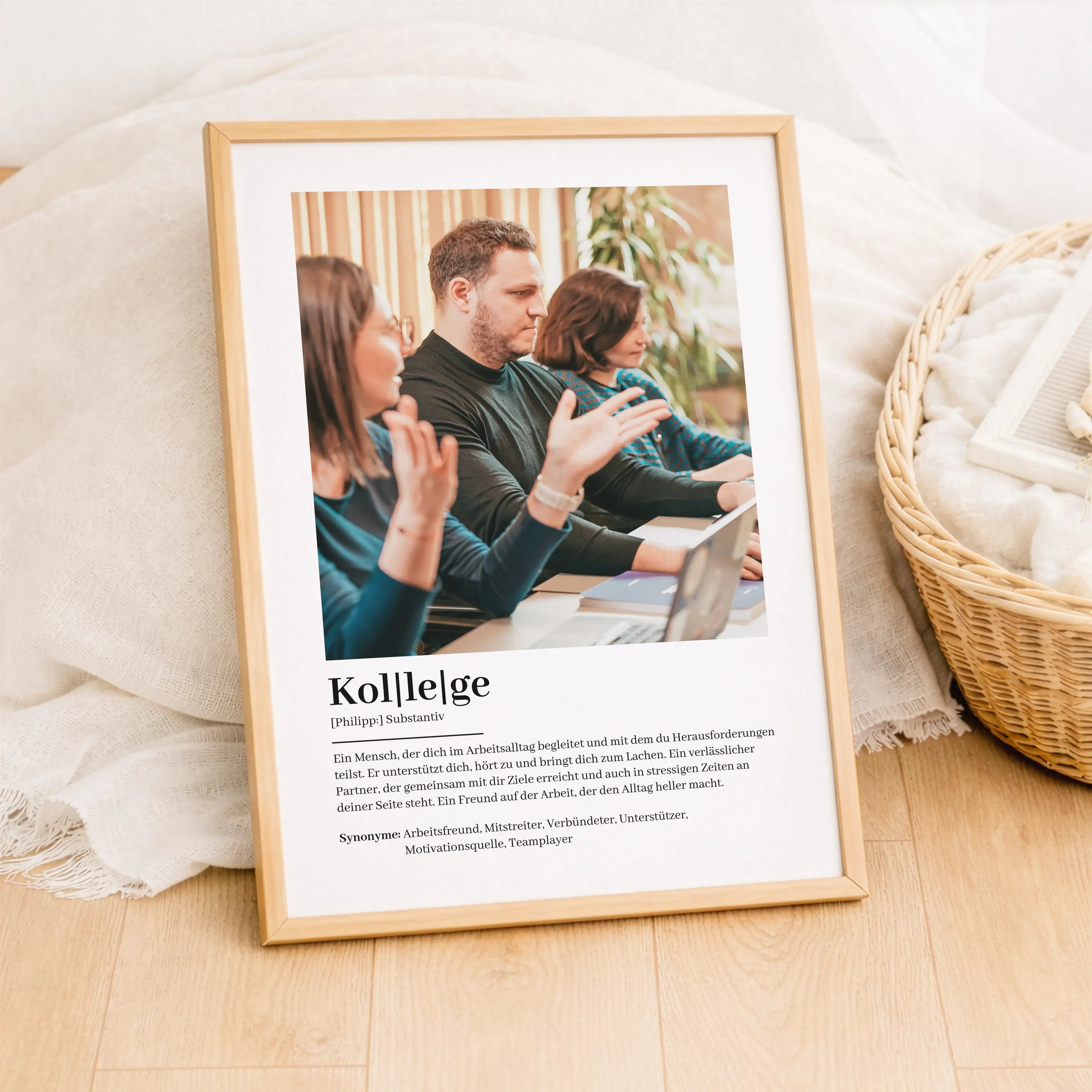 Kollege Definition Poster mit Foto-Personalisiertes Poster-famprints-Das Kollege Definition Poster mit Foto ist eine persönliche Art, Danke zu sagen und echte Wertschätzung zu zeigen. Bei famprints gestaltest du ein individuelles Poster, das deinen Kolleg