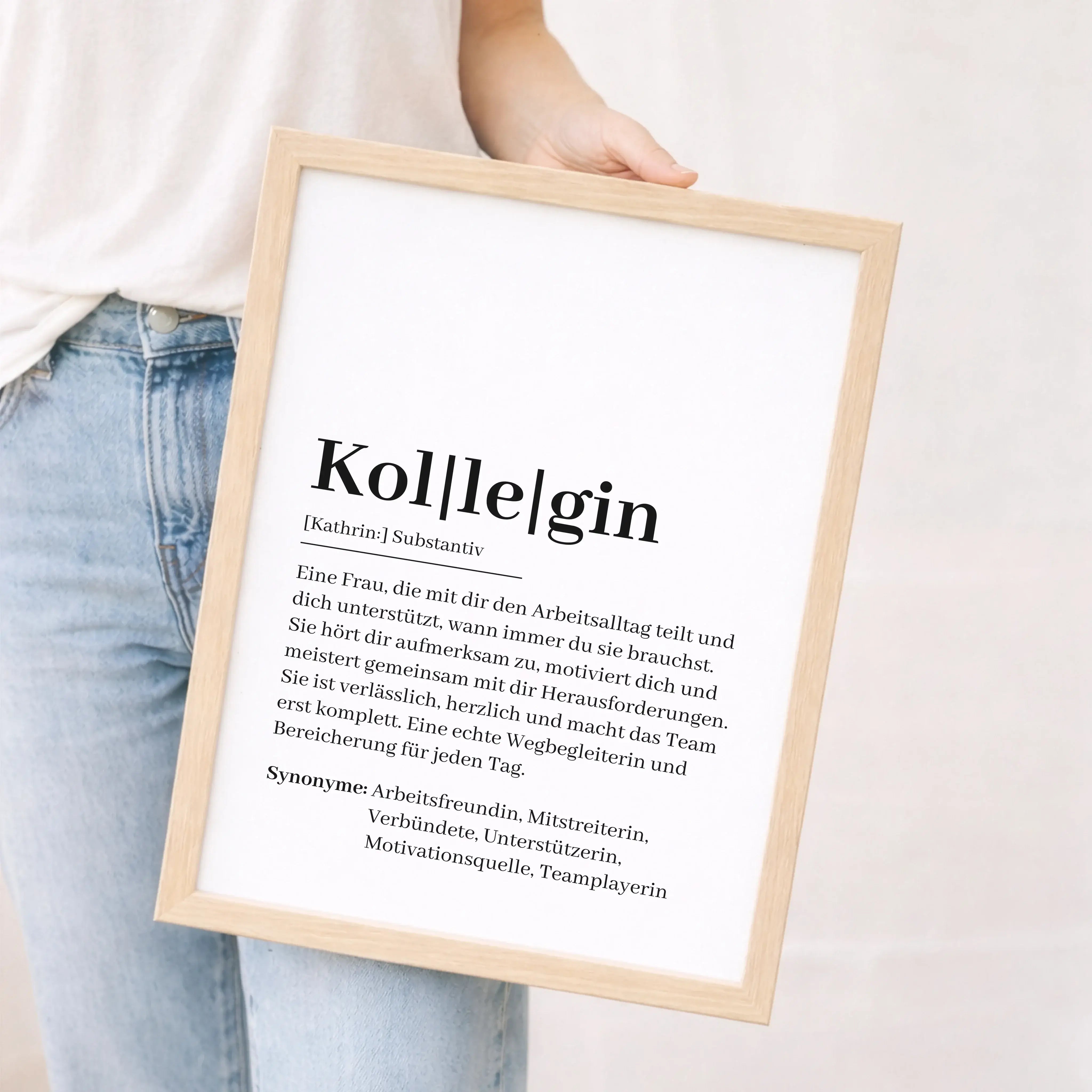 Kollegin Definition Poster-Personalisiertes Poster-famprints-Das Kollegin Definition Poster von famprints ist ein persönliches Geschenk für den Arbeitsalltag und besondere Momente im Team. Es beschreibt auf stilvolle Weise, was eine Kollegin wirklich ausm
