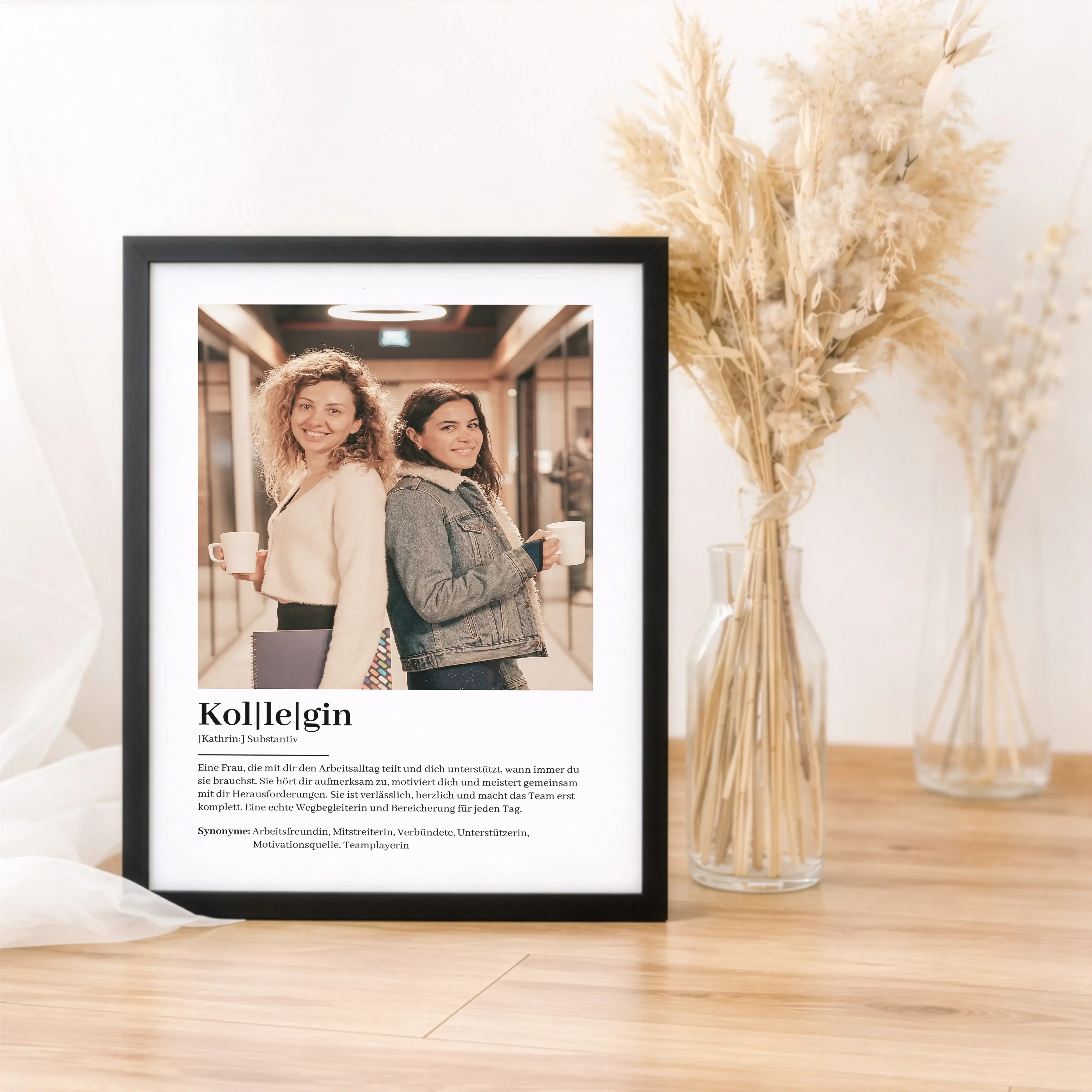 Kollegin Definition Poster mit Foto-Personalisiertes Poster-famprints-Kollegin Definition Poster mit Foto ist eine persönliche Geschenkidee für den Arbeitsplatz und darüber hinaus. Dieses Poster verbindet eine liebevoll formulierte Definition mit einem ei