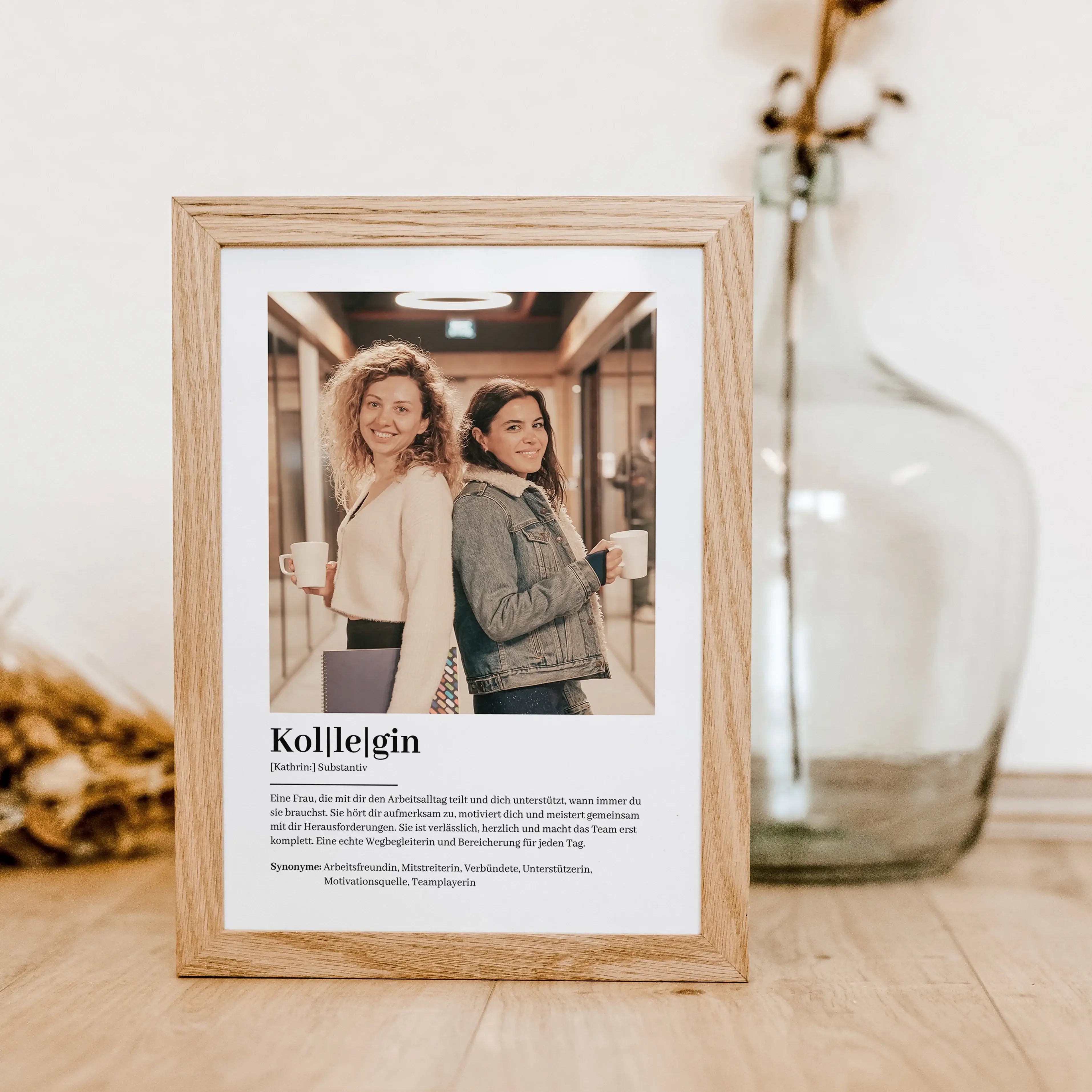 Kollegin Definition Poster mit Foto-Personalisiertes Poster-famprints-Das Kollegin Definition Poster mit Foto ist das perfekte personalisierte Geschenk für deine Kollegin. Dieses liebevoll gestaltete Poster zeigt auf einzigartige Weise, wie besonders dein