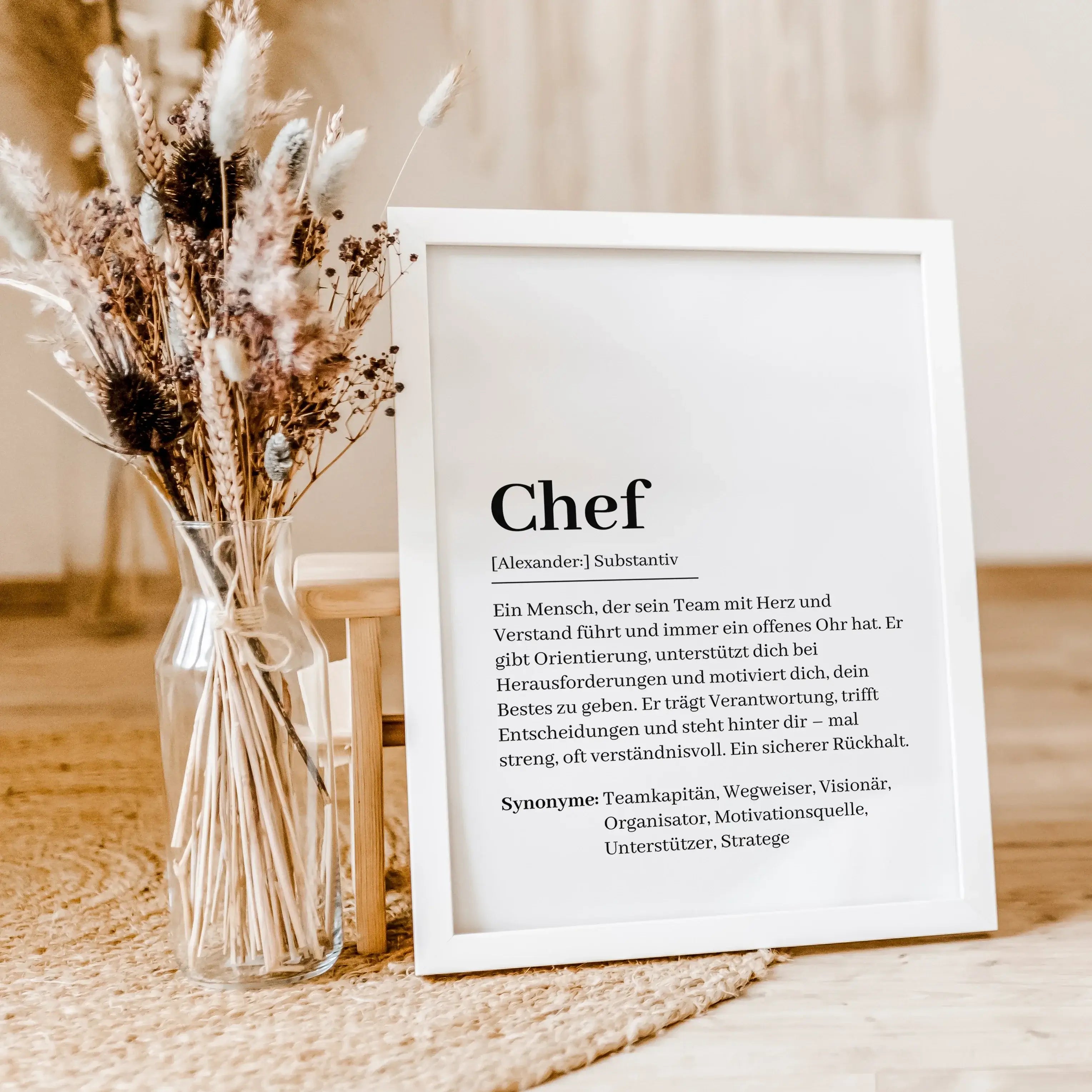 Chef Definition Poster-Personalisiertes Poster-famprints-Suchst du ein besonderes Geschenk für deinen Chef? Unser Chef Definition Poster ist die perfekte Wahl! Dieses liebevoll gestaltete Poster zeigt auf humorvolle und wertschätzende Weise, wie ein echte