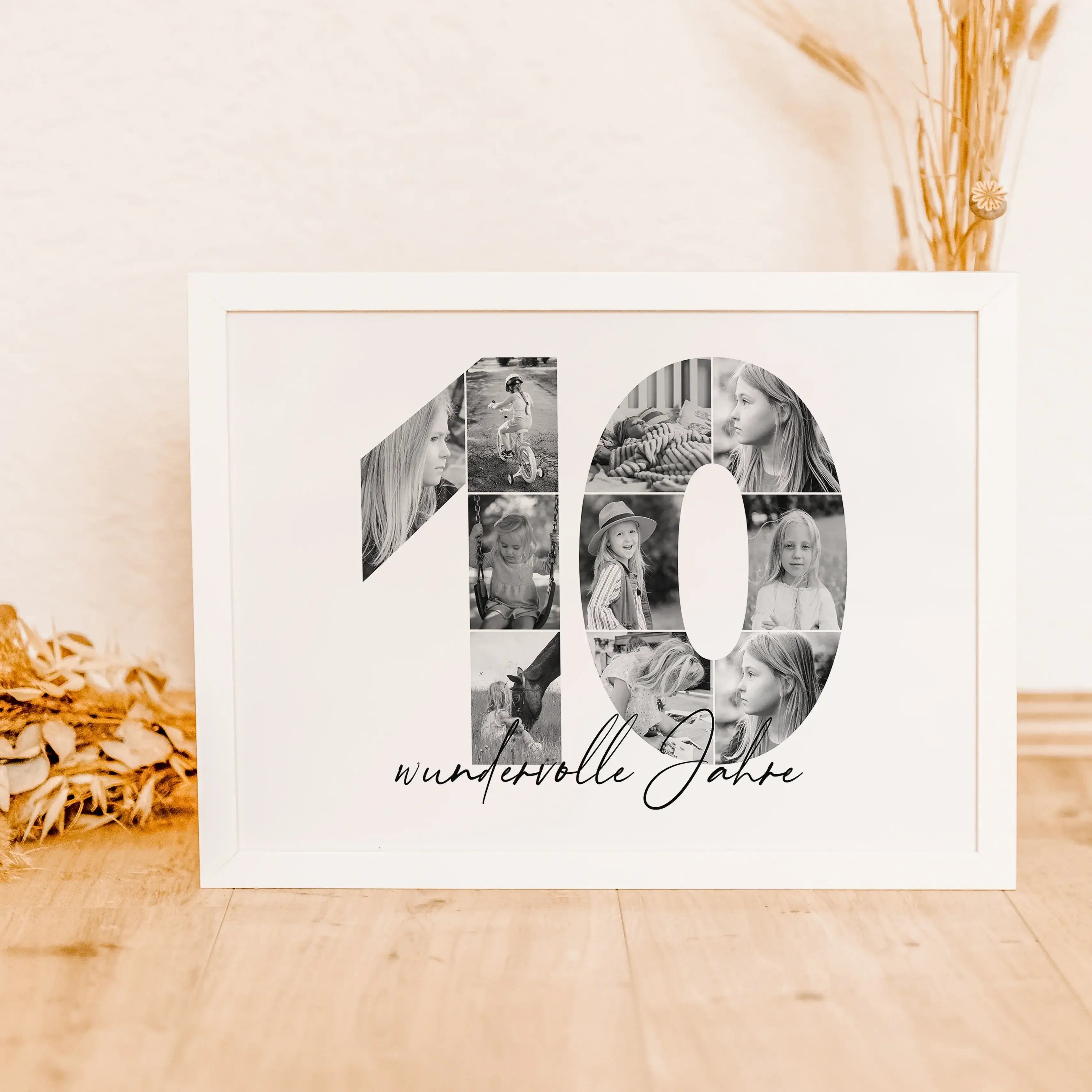 Foto Poster 10 Jahre - Personalisiertes Poster - famprints - Entdecke unser einzigartiges Foto Poster 10, das deine schönsten Erinnerungen auf besondere Weise in Szene setzt. Die große „10“ auf dem Poster kann mit deinen persönlichen Fotos hinterlegt werd