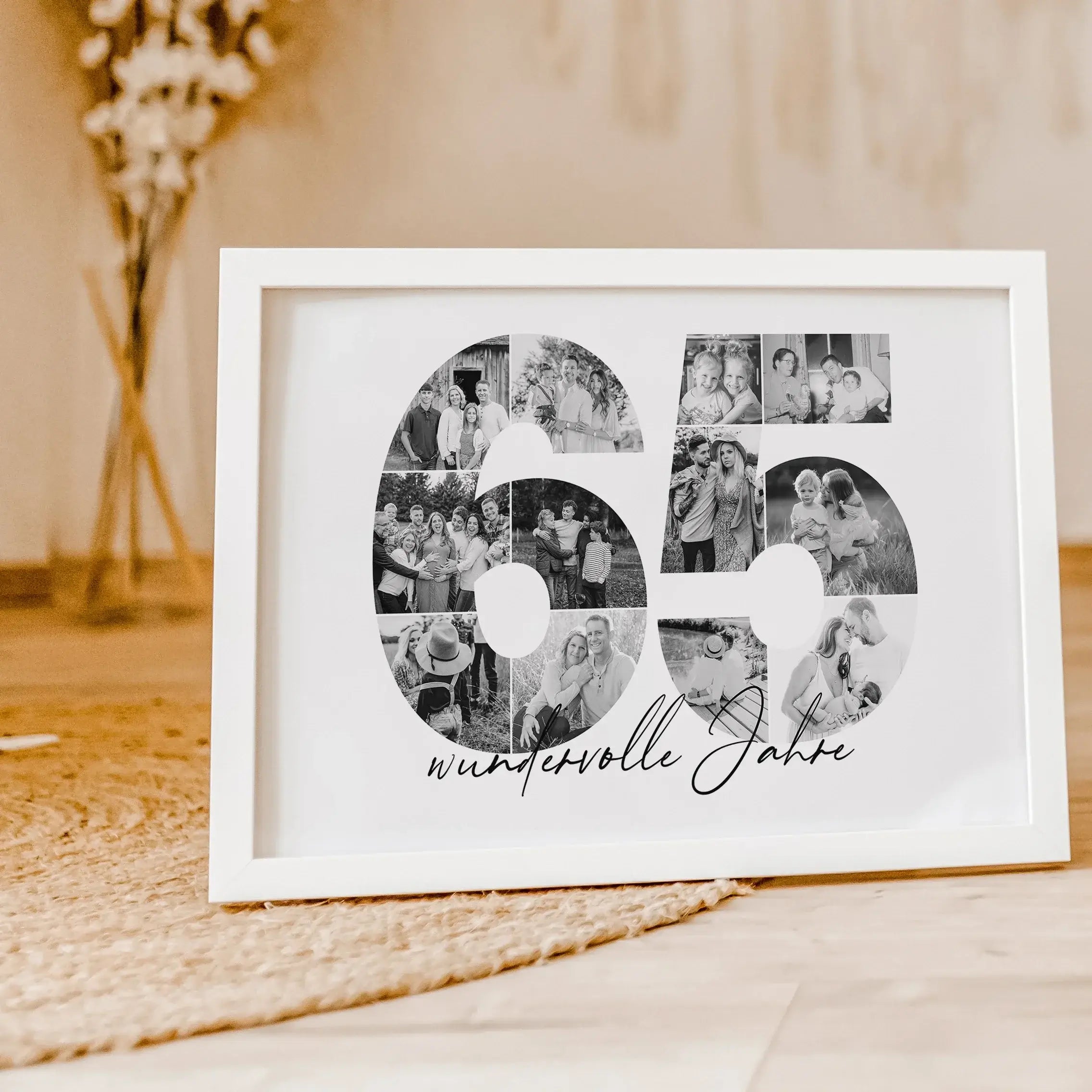 Foto Poster 65 Jahre - Personalisiertes Poster - famprints - Feiere besondere Momente mit unserem einzigartigen Foto Poster 65! Dieses personalisierte Poster zeigt die Zahl 65, hinterlegt mit deinen liebsten Fotos, die eine wunderschöne Fotocollage ergebe