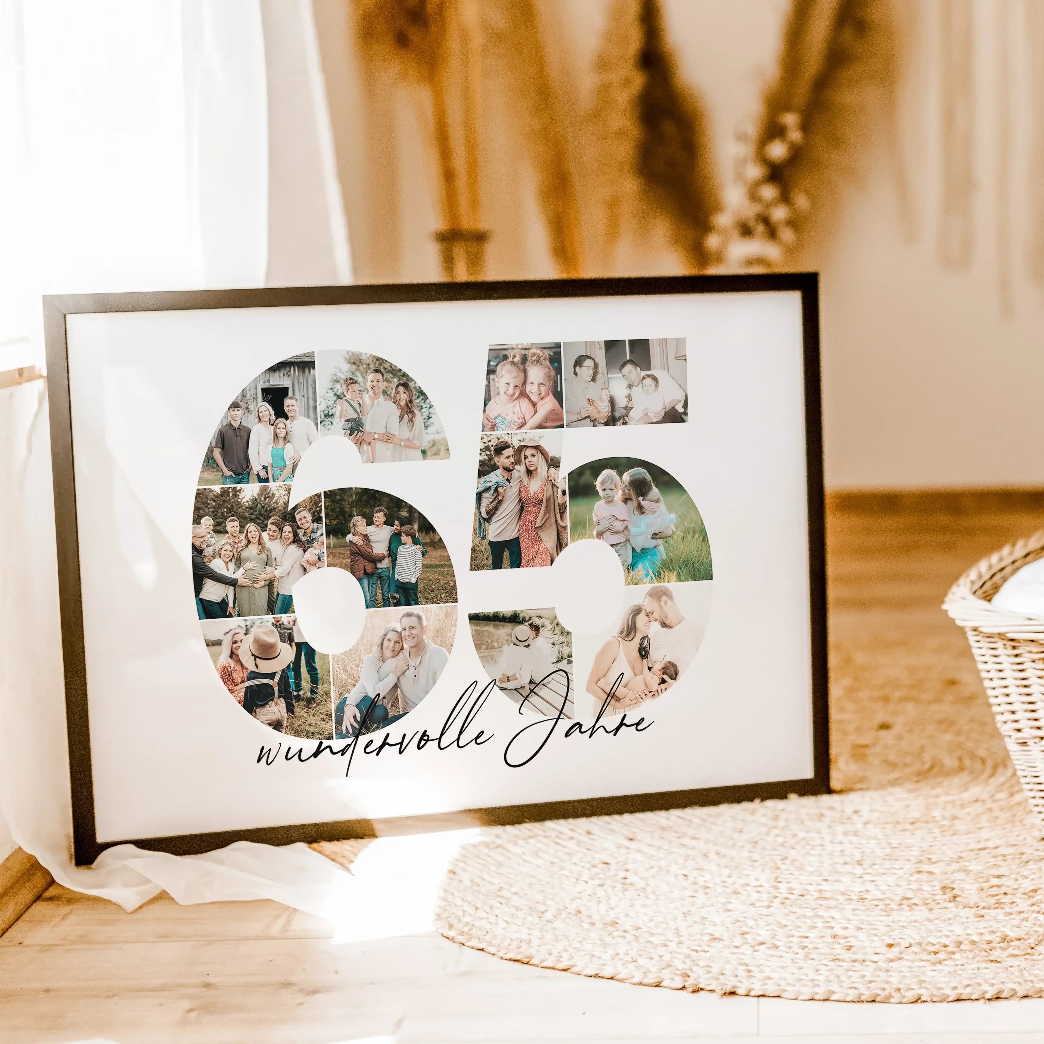 Foto Poster 65 Jahre - Personalisiertes Poster - famprints - Feiere besondere Momente mit unserem einzigartigen Foto Poster 65! Dieses personalisierte Poster zeigt die Zahl 65, hinterlegt mit deinen liebsten Fotos, die eine wunderschöne Fotocollage ergebe