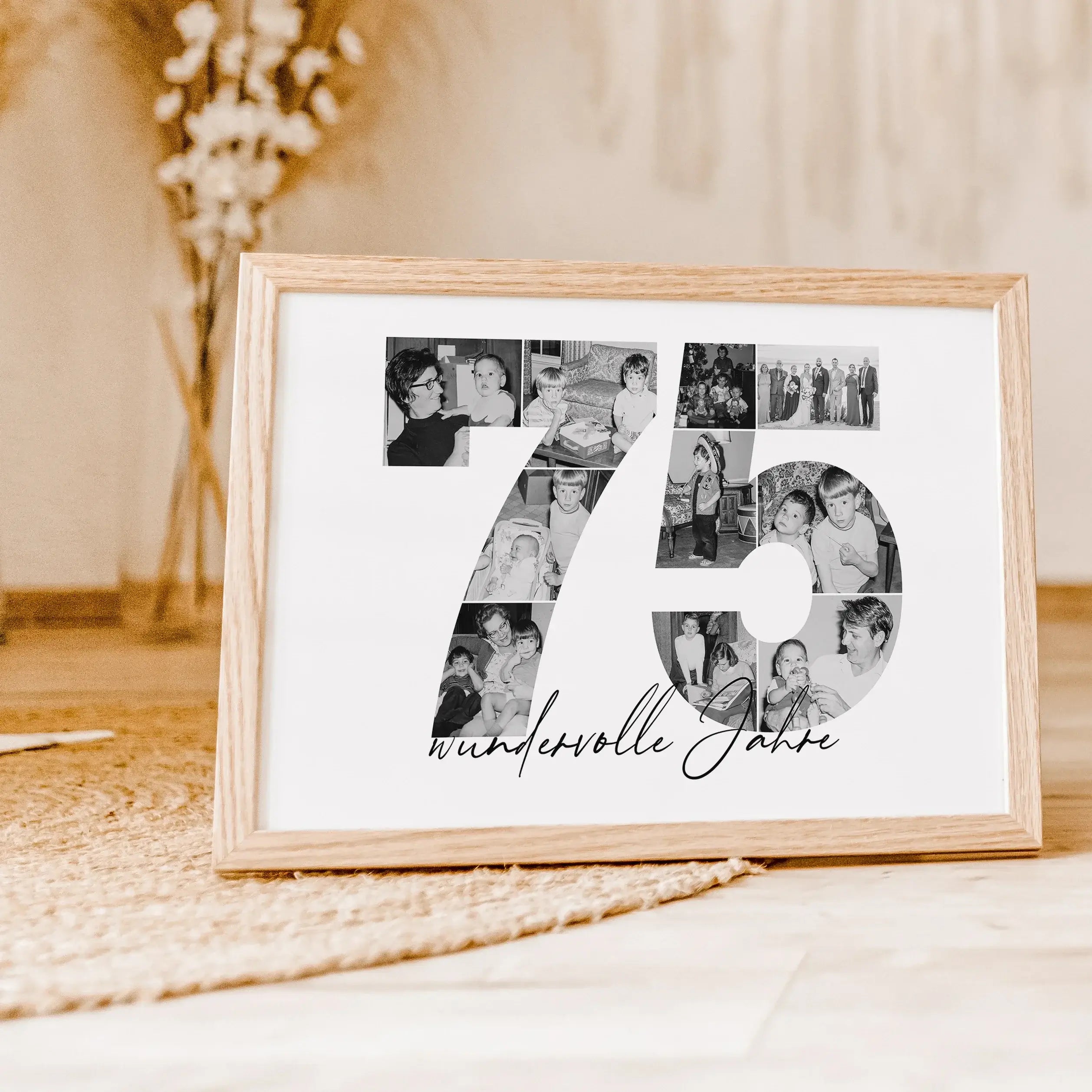 Foto Poster 75 Jahre - Personalisiertes Poster - famprints - Feiere besondere Momente mit unserem einzigartigen Foto Poster 75 – das perfekte personalisierte Geschenk zum 75. Geburtstag, Hochzeitstag oder Jubiläum! Die große „75“ auf dem Poster kannst du