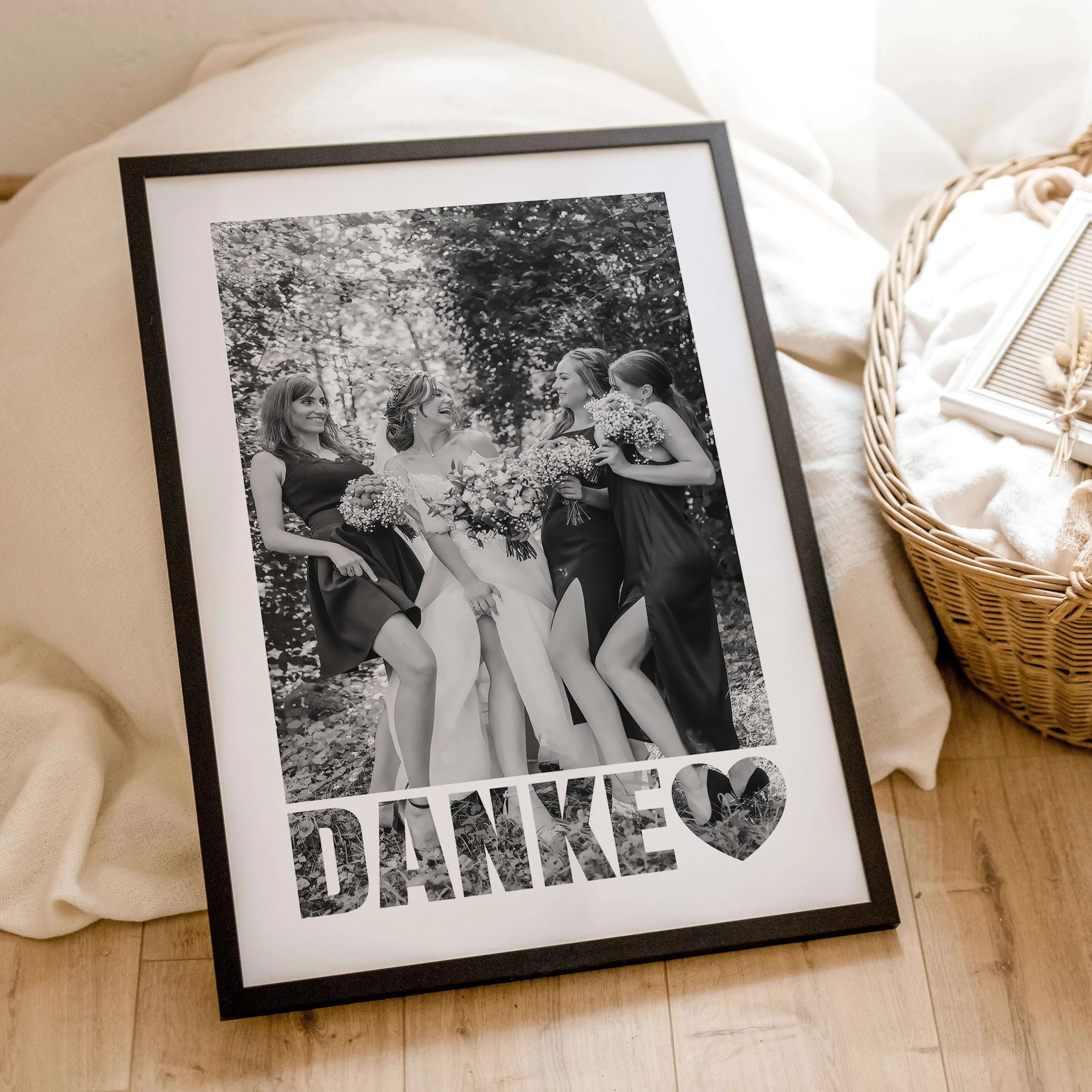 Foto Poster Danke - Personalisiertes Poster - famprints - Sag auf besondere Weise Danke mit unserem personalisierten Foto Poster Danke! Dieses einzigartige Poster kannst du mit deinem Lieblingsfoto gestalten – so wird dein Dankeschön zu einem ganz persönl