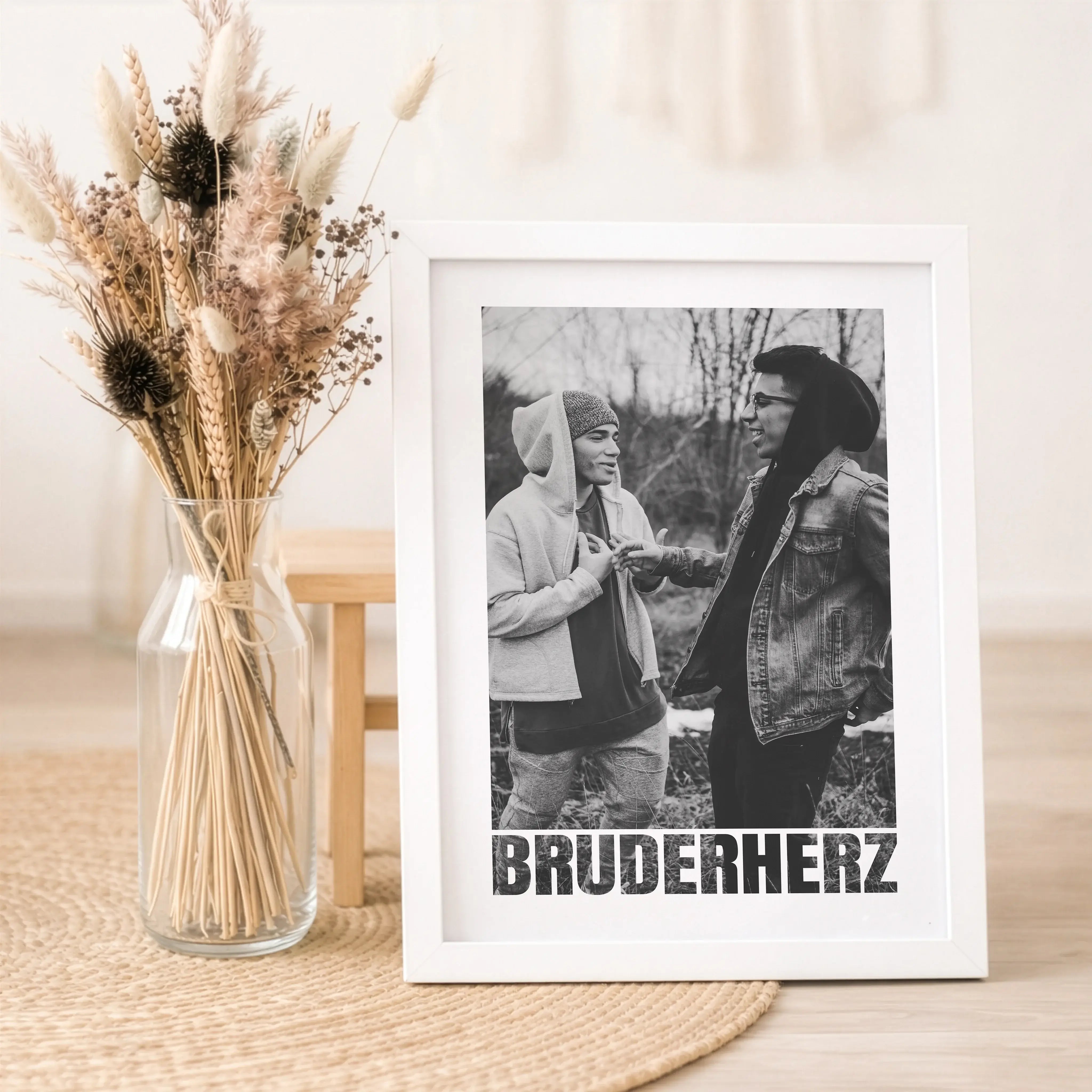 Bruderherz Foto Poster-Personalisiertes Poster-famprints-Mit dem Bruderherz Foto Poster schenkst du mehr als ein Bild. Du schenkst einen Moment, der bleibt. Dieses personalisierte Poster ist gemacht für echte Geschwisterliebe und passt perfekt, wenn du de