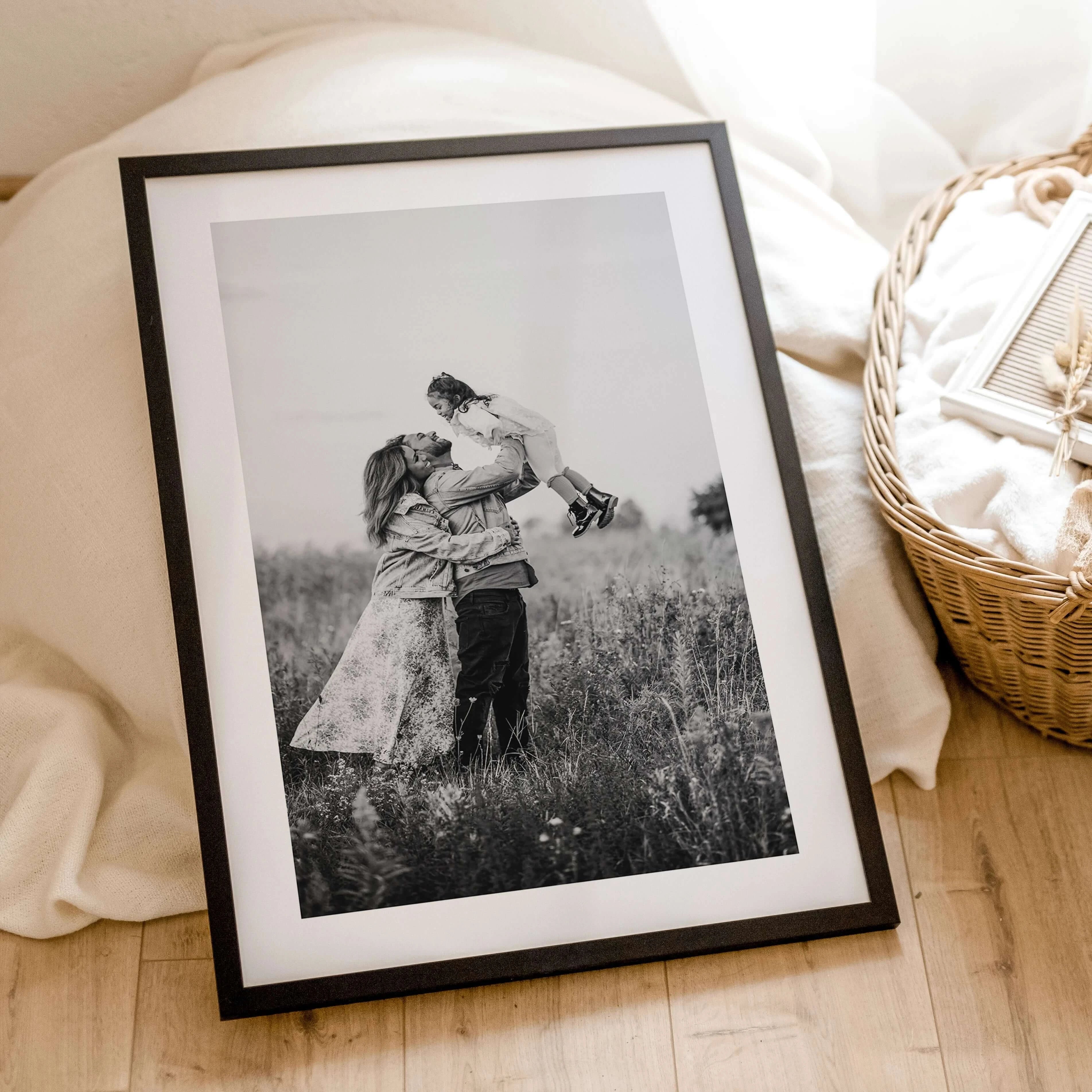 Foto Poster One - Personalisiertes Poster - famprints - Entdecke das Foto Poster One – dein persönliches Highlight für Zuhause oder als einzigartiges Geschenk! Gestalte dein Poster ganz individuell mit deinem Lieblingsfoto und verleihe deinen Wänden eine