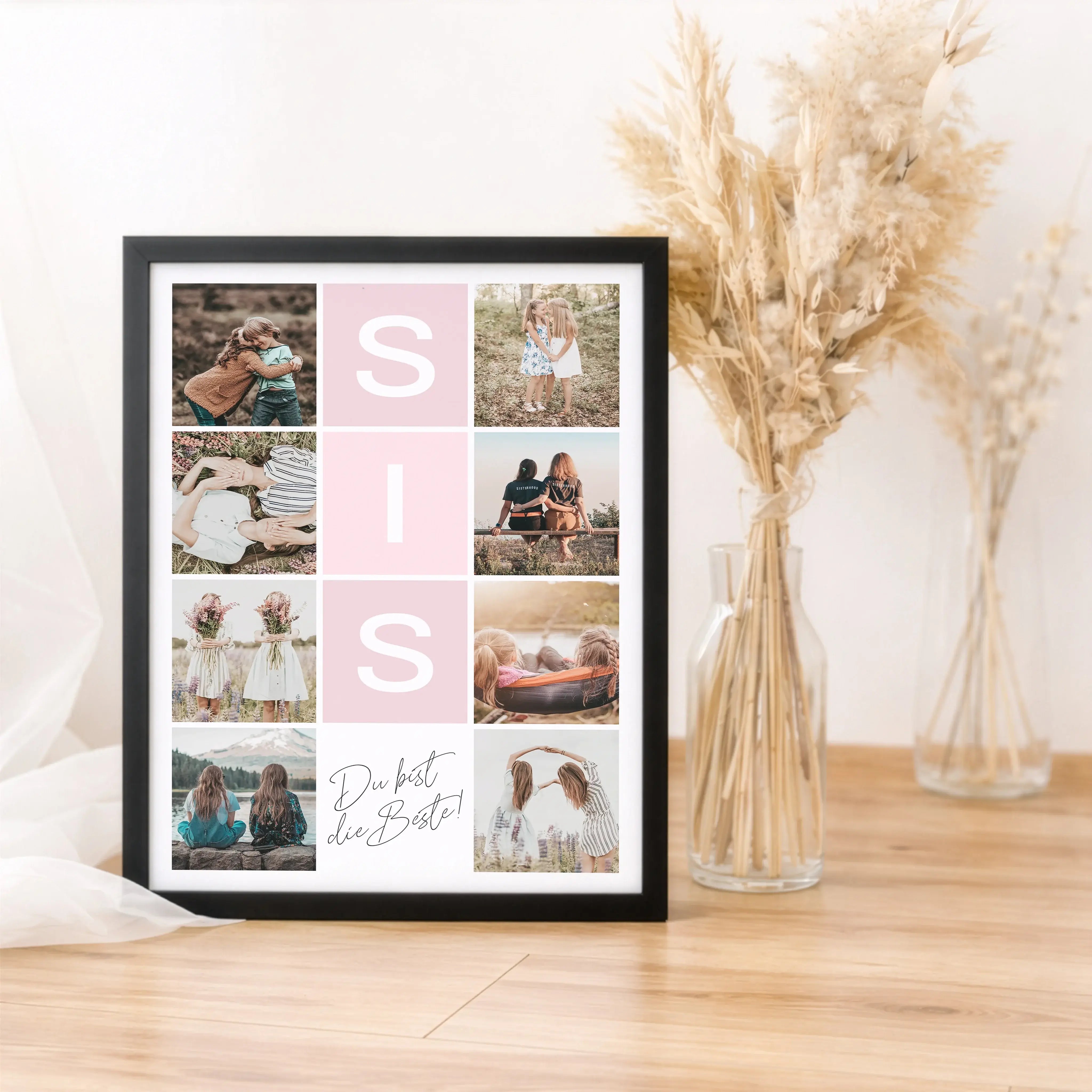 Sis Fotocollage-Personalisiertes Poster-famprints-Die Sis Fotocollage von famprints ist eine persönliche Art, eure Verbindung sichtbar zu machen. Aus mehreren Lieblingsfotos entsteht ein harmonisches Poster, das eure gemeinsamen Momente modern und ruhig i