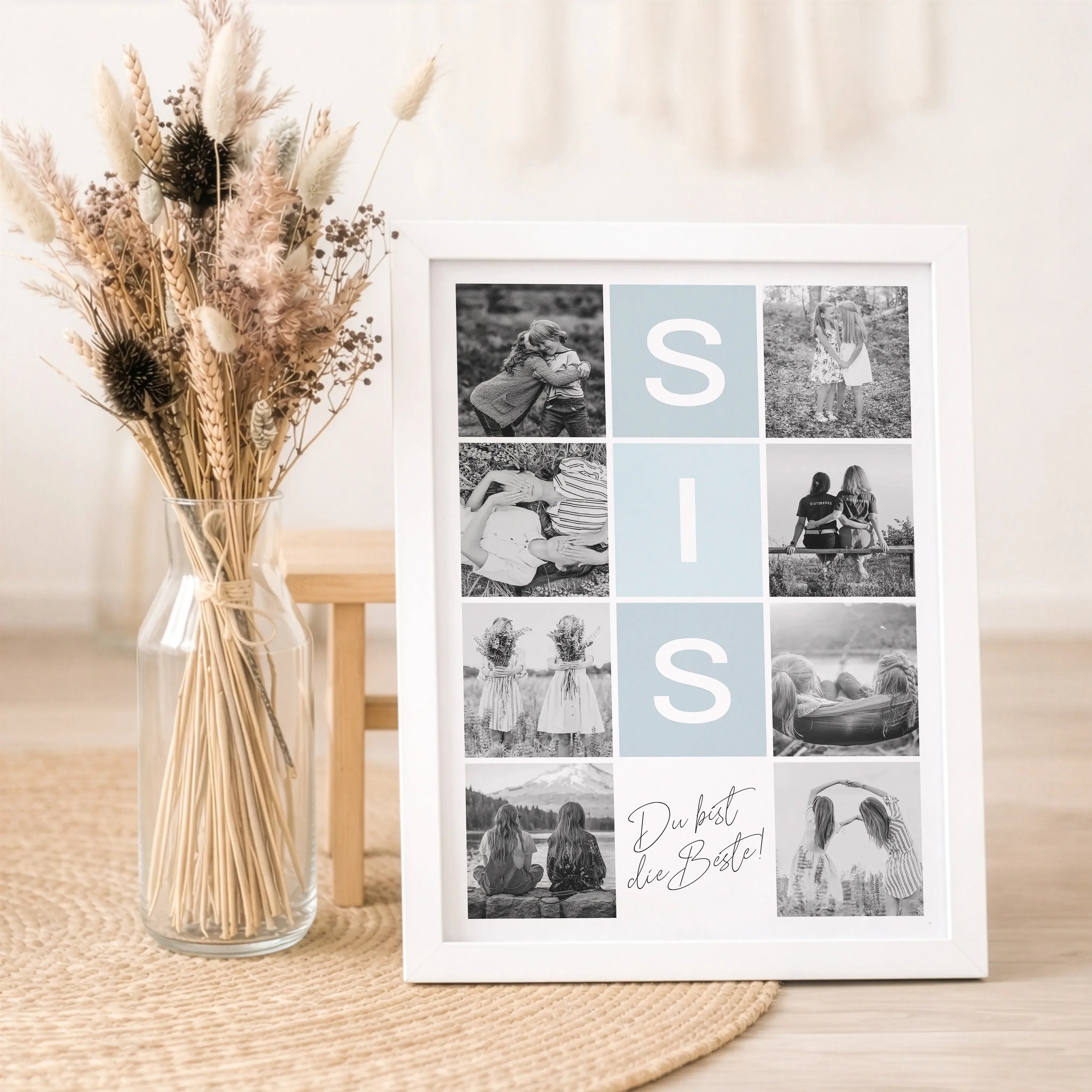 Sis Fotocollage-Personalisiertes Poster-famprints-Die Sis Fotocollage von famprints ist eine persönliche Art, eure Verbindung sichtbar zu machen. Aus mehreren Lieblingsfotos entsteht ein harmonisches Poster, das eure gemeinsamen Momente modern und ruhig i