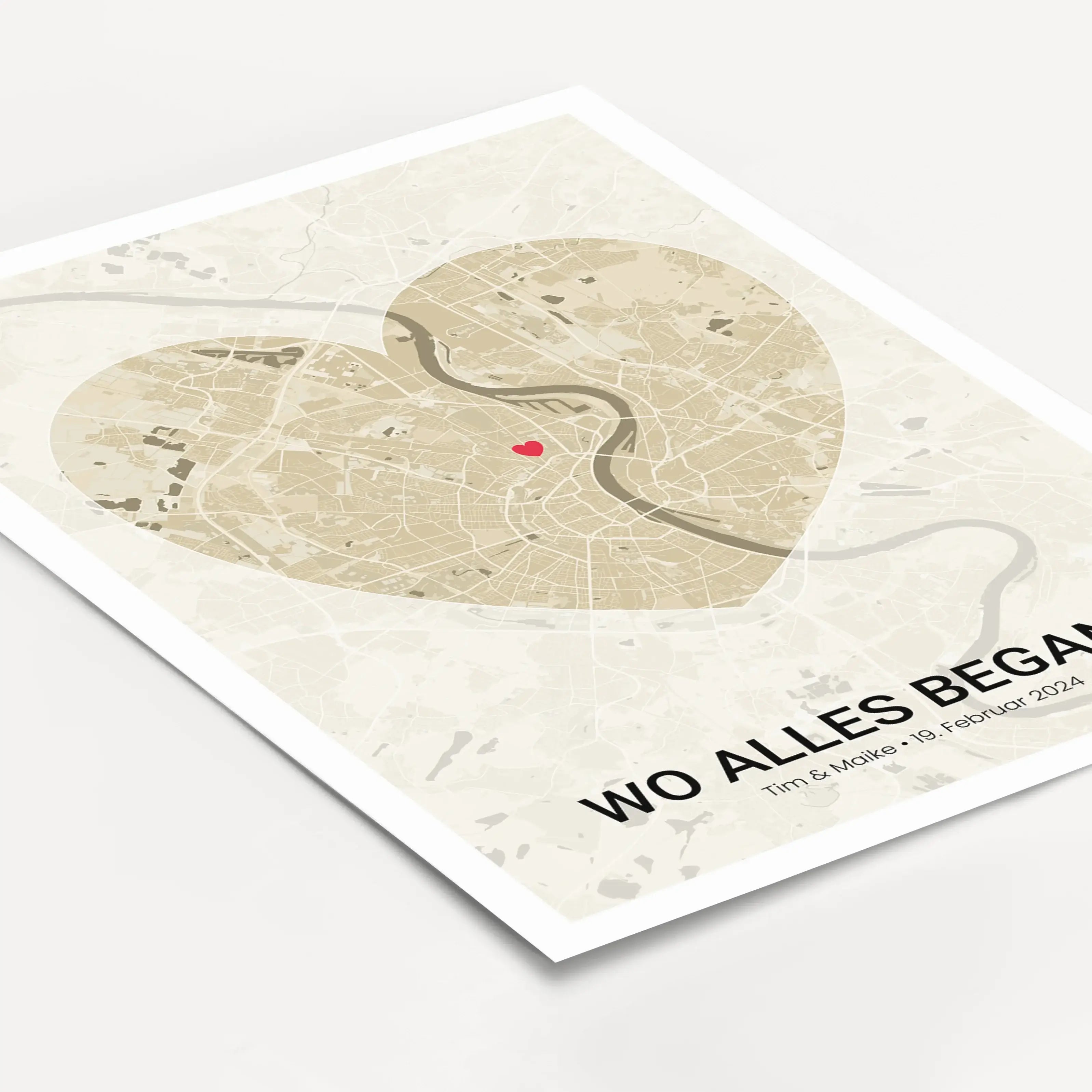 Stadtkarte Poster Herz No2-Personalisiertes Poster-famprints-Das Stadtkarte Poster Herz No2 von famprints verwandelt einen besonderen Ort in ein persönliches Designstück mit Bedeutung. Ob Kennenlernen, erster gemeinsamer Wohnort oder ein Platz voller Erin