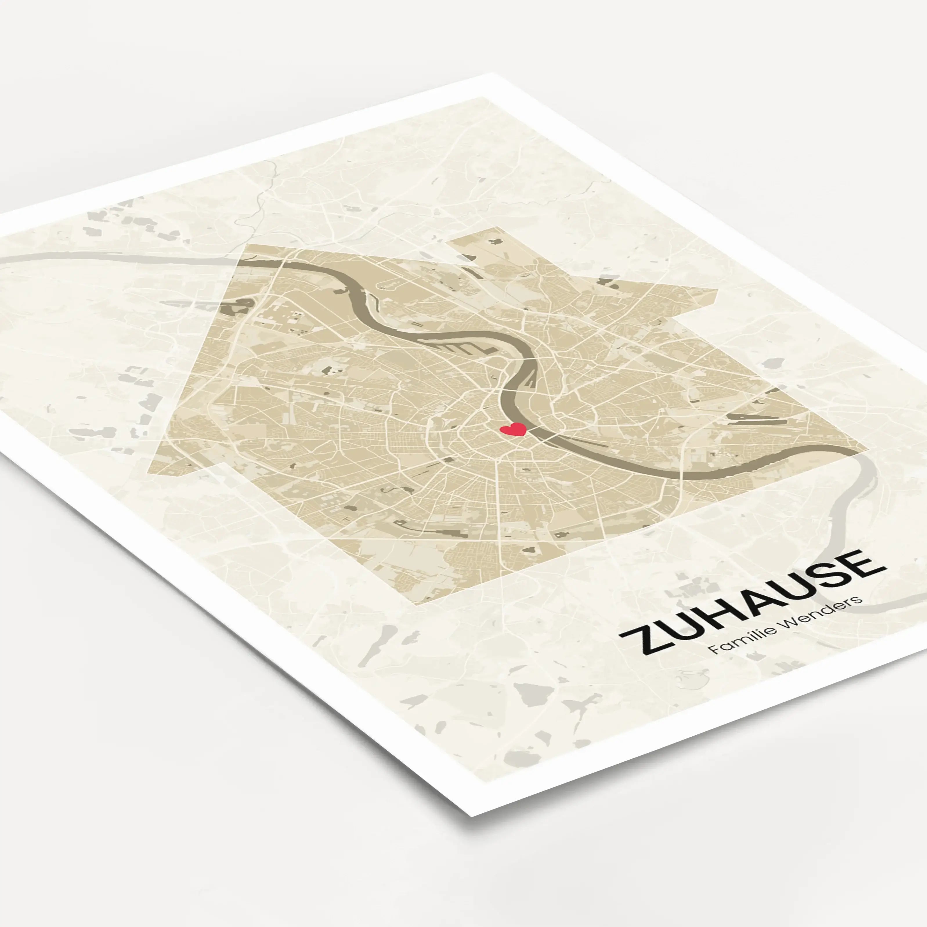 Stadtkarte Poster Haus No2-Personalisiertes Poster-famprints-Das Stadtkarte Poster Haus No2 von famprints macht aus einem Ort ein persönliches Statement für dein Zuhause. Die stilvolle Hausform verbindet modernes Design mit emotionaler Bedeutung und rückt