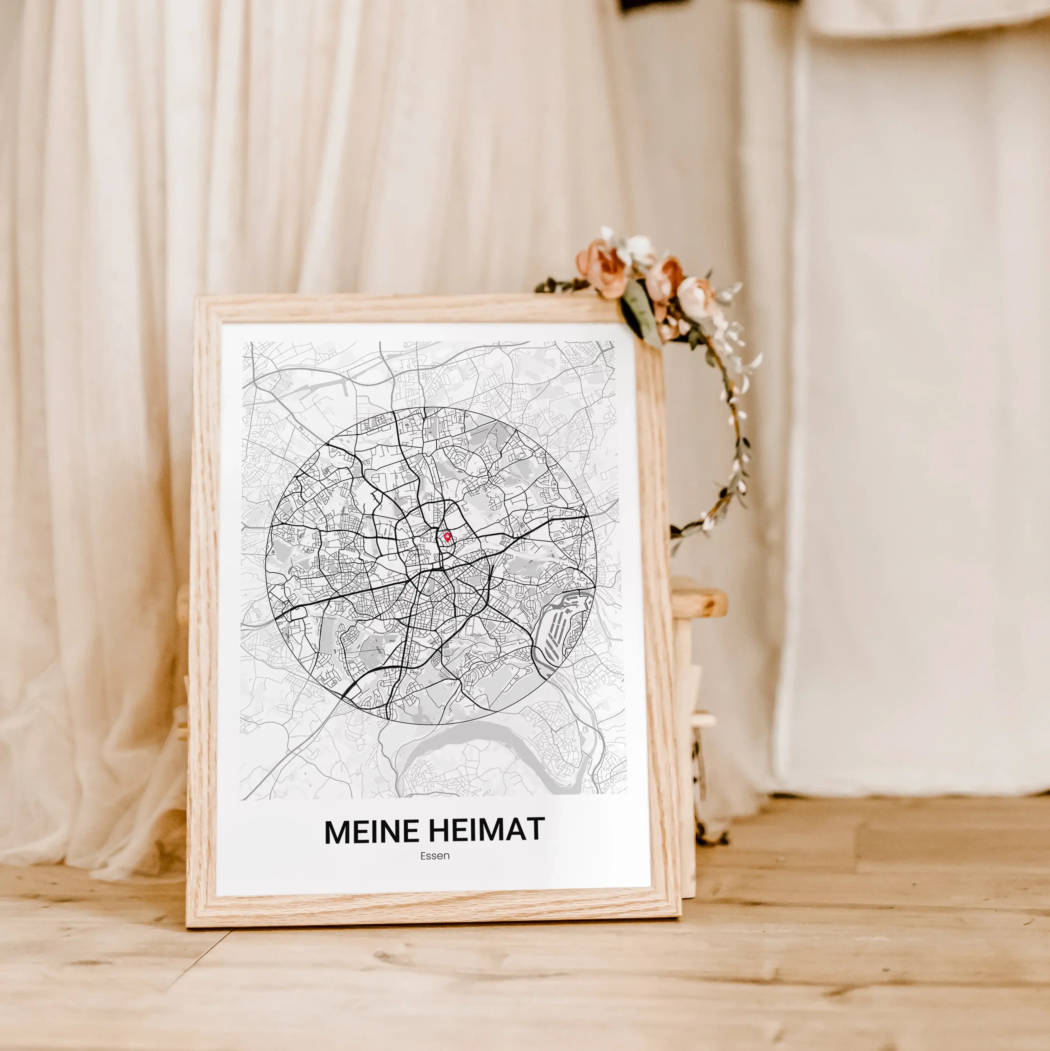 Stadtkarte Poster Circle modern - Personalisiertes Poster - famprints - Entdecke das Stadtkarte Poster Circle modern – dein personalisiertes Kunstwerk mit dem besonderen Extra! Gestalte dein Poster individuell mit der Stadtkarte deines Lieblingsortes und