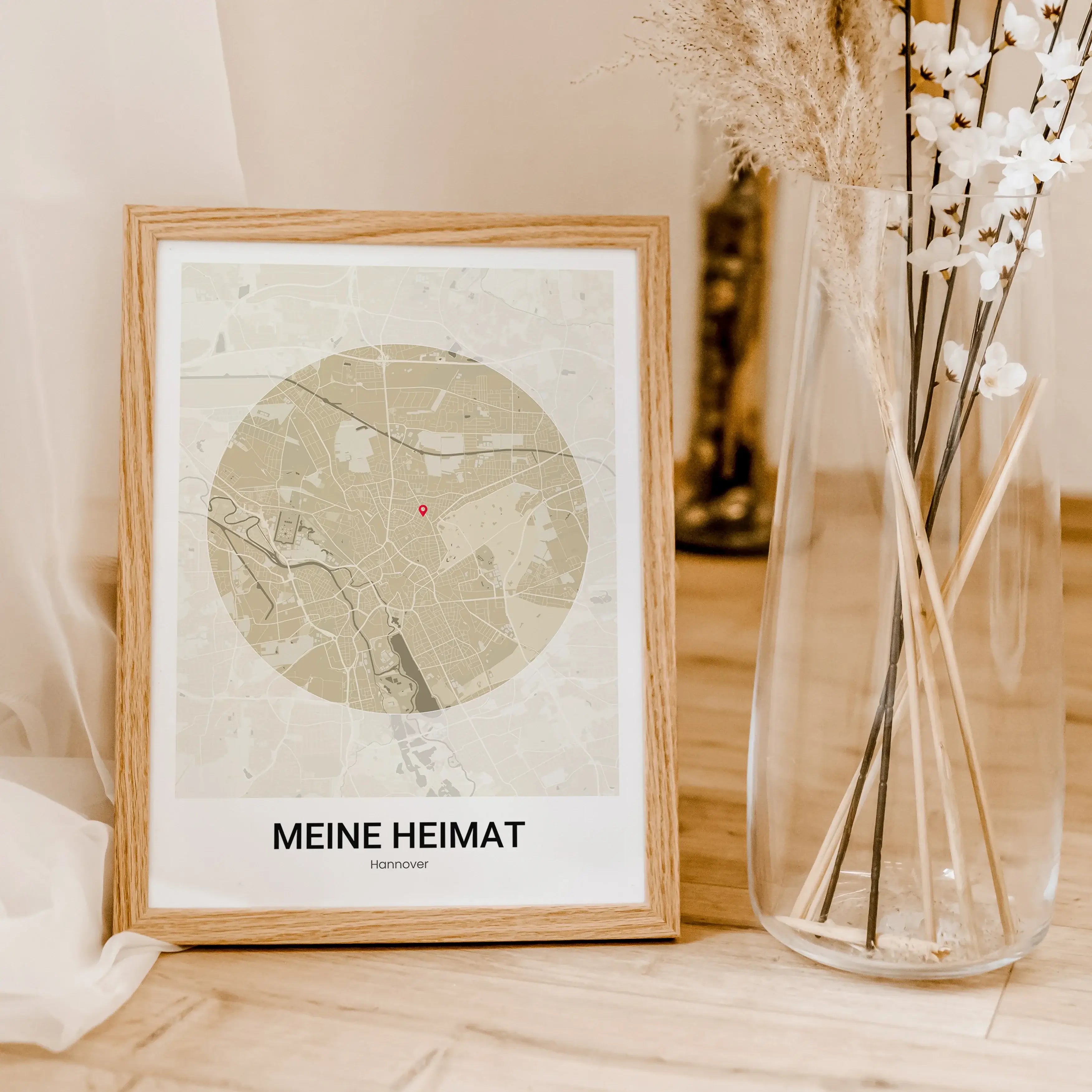 Stadtkarte Poster Circle modern - Personalisiertes Poster - famprints - Entdecke das Stadtkarte Poster Circle modern – dein personalisiertes Kunstwerk mit dem besonderen Extra! Gestalte dein Poster individuell mit der Stadtkarte deines Lieblingsortes und