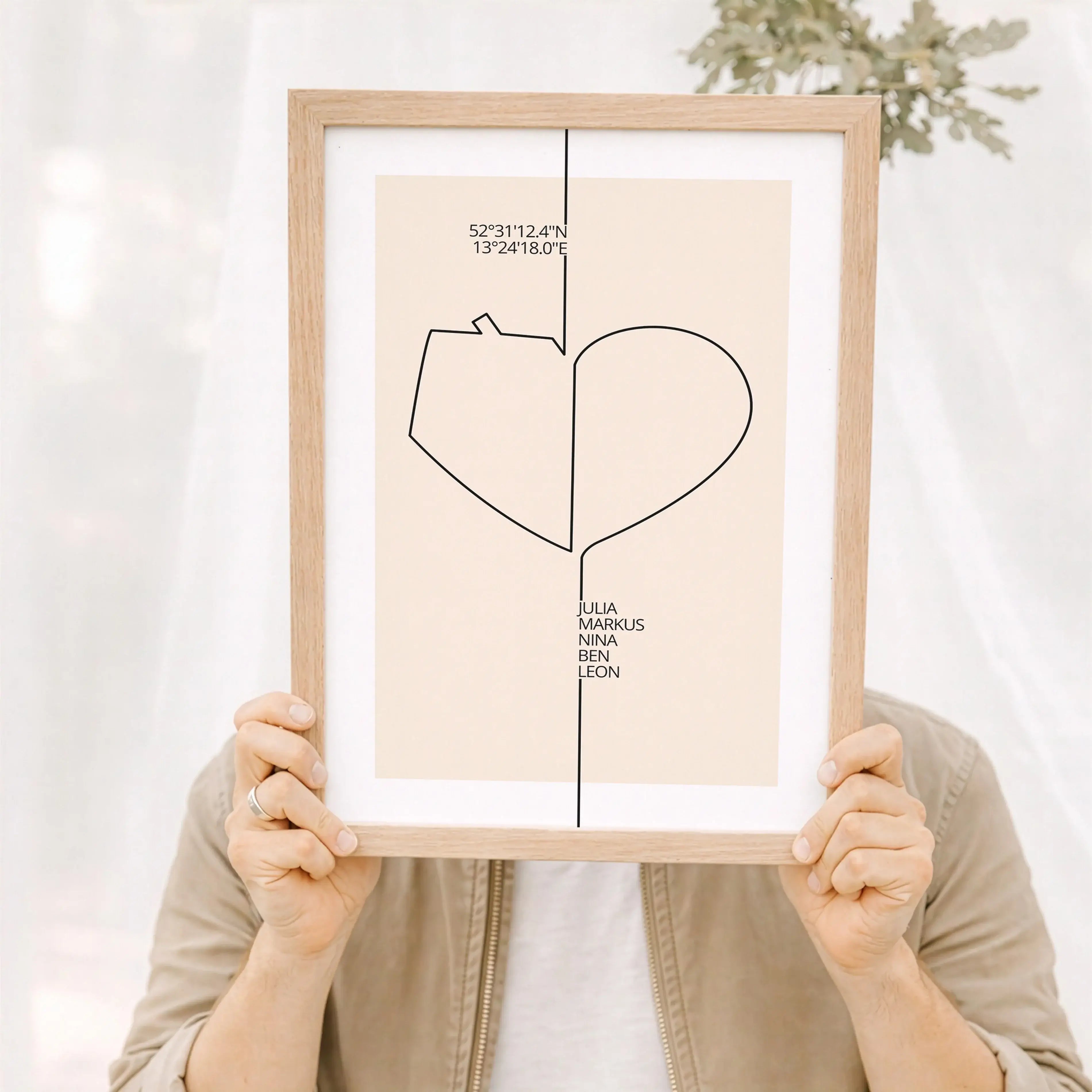 Familienposter Herz Haus-Personalisiertes Poster-famprints-Das Familienposter Herz Haus von famprints verbindet das, was zählt: Zuhause und Zusammenhalt. Das minimalistische Line-Art-Motiv aus Herz und Haus verschmilzt zu einem stimmigen Gesamtbild und ma