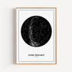 Sternenkarte Poster-Personalisiertes Poster-famprints-Ein Sternenkarte Poster von famprints hält genau den Himmel fest, unter dem eure Geschichte begonnen hat. Du wählst Ort, Datum und Uhrzeit und erhältst eine detailgetreue Sternenkarte, die den echten S