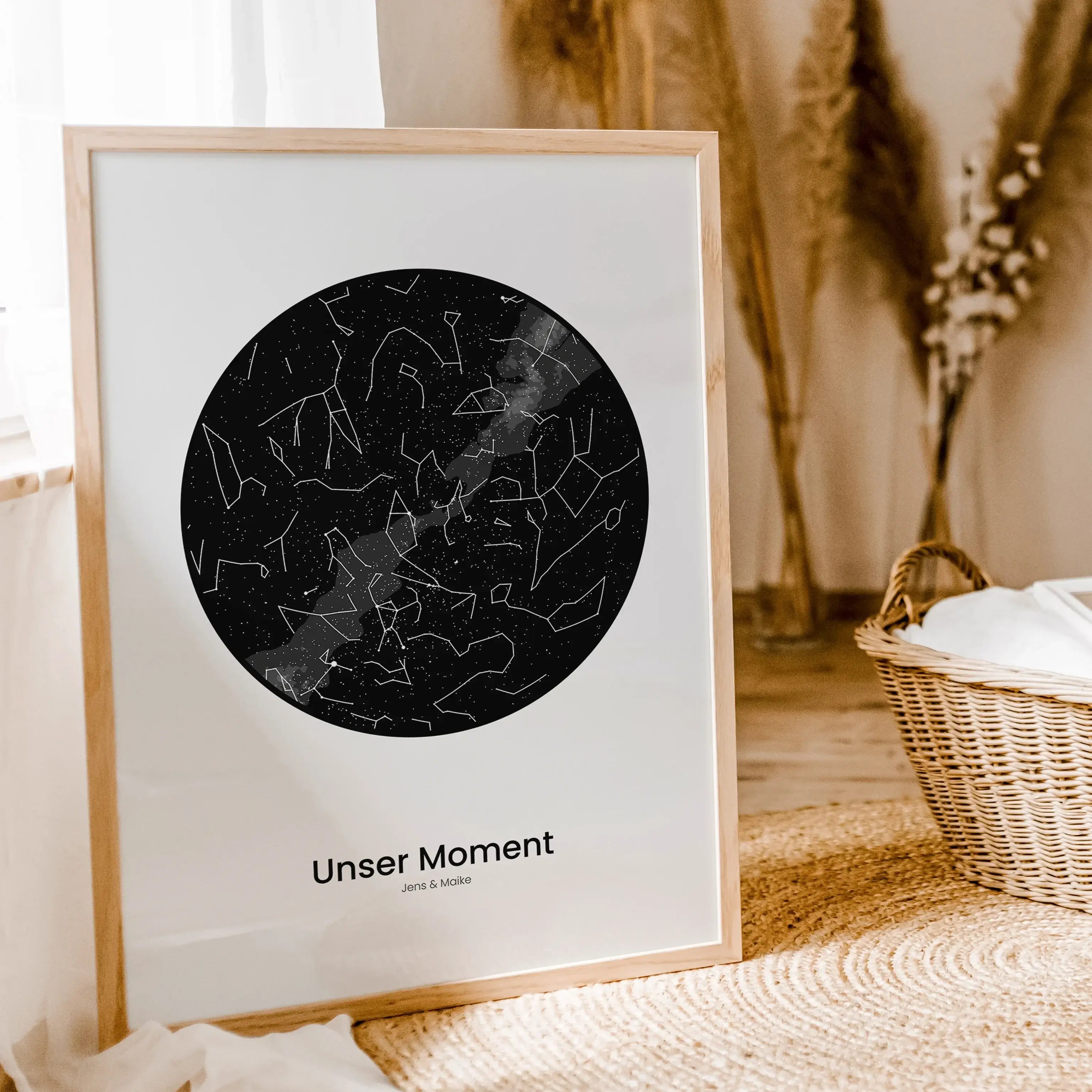 Sternenkarte Poster - Personalisiertes Poster - famprints - Entdecke unser einzigartiges Sternenkarte Poster – dein personalisiertes Geschenk für unvergessliche Momente! Gib einfach Ort, Datum und Uhrzeit ein, und wir zeigen dir den exakten Sternenhimmel