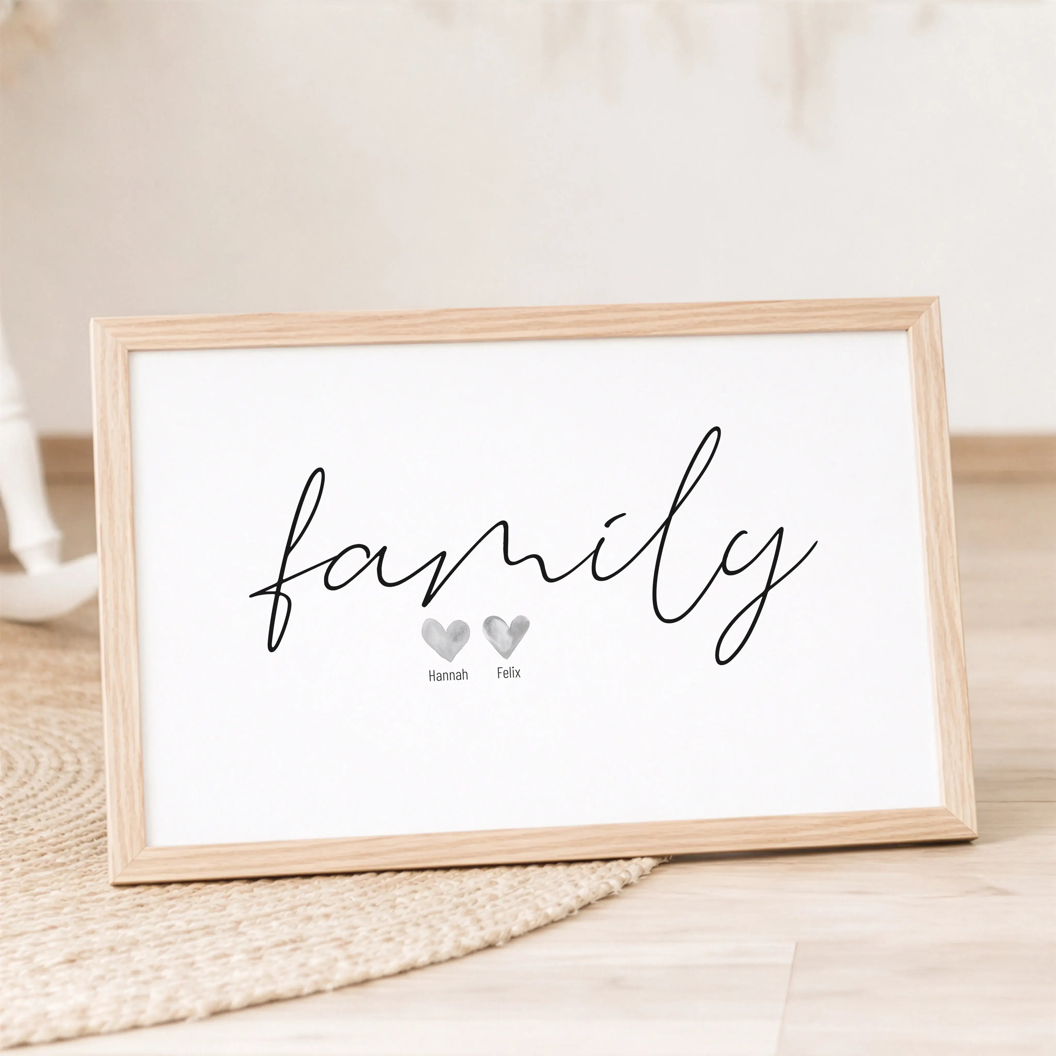 Familienposter Family Herz-Personalisiertes Poster-famprints-Das Familienposter Family Herz ist eine stilvolle Möglichkeit, eure Familie sichtbar zu machen. Im Mittelpunkt steht der handgeschriebene Schriftzug, den du wahlweise als family oder familie ges