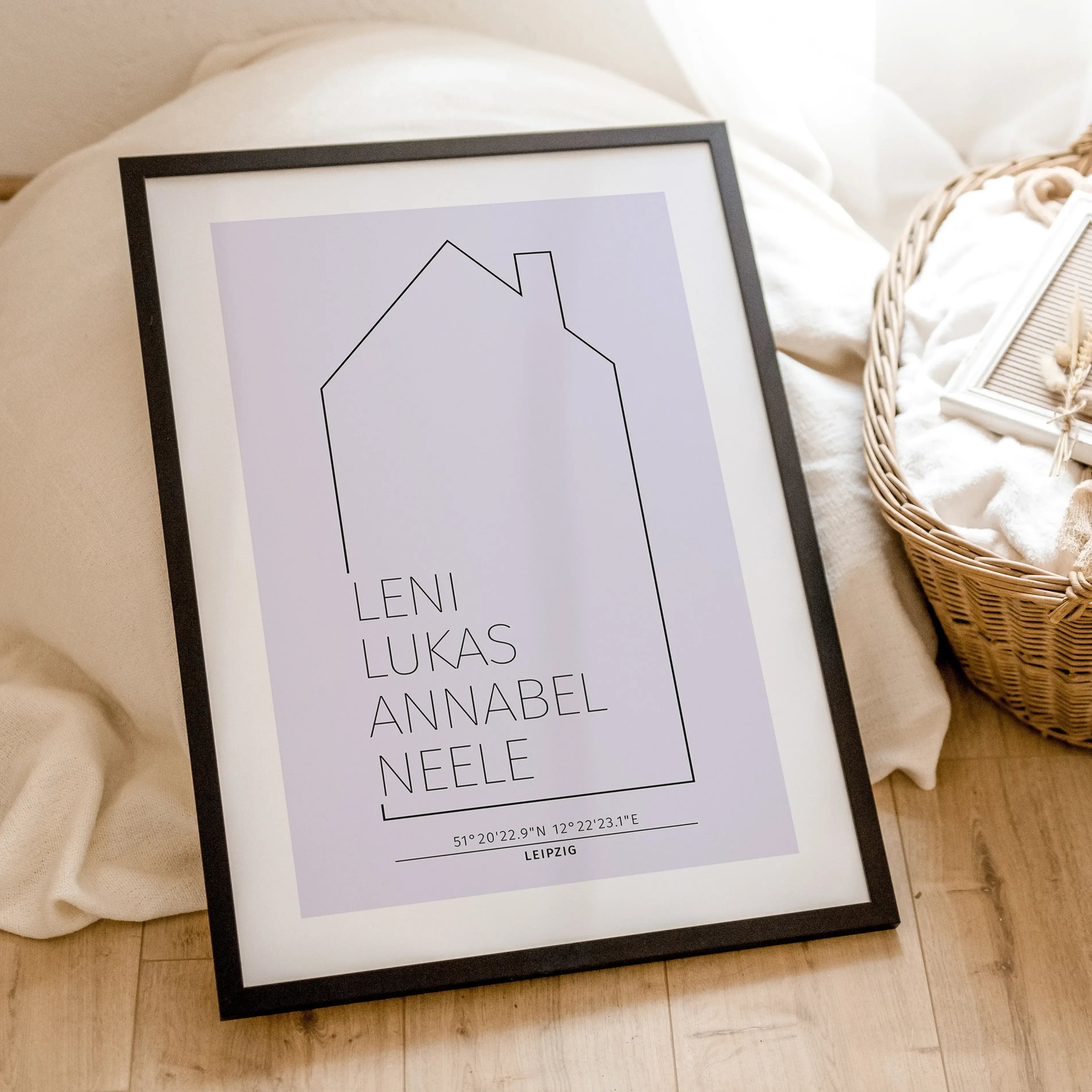 Familienposter Haus Kontur-famprints-Personalisiertes Poster-Auf dem Familienposter mit Namen 'Haus Kontur' findest du ein Haus in Line Art in verschiedenen Farbvarianten und 6 unterschiedlichen Größen. Das Poster kannst du mit deinem Wunschtext personali