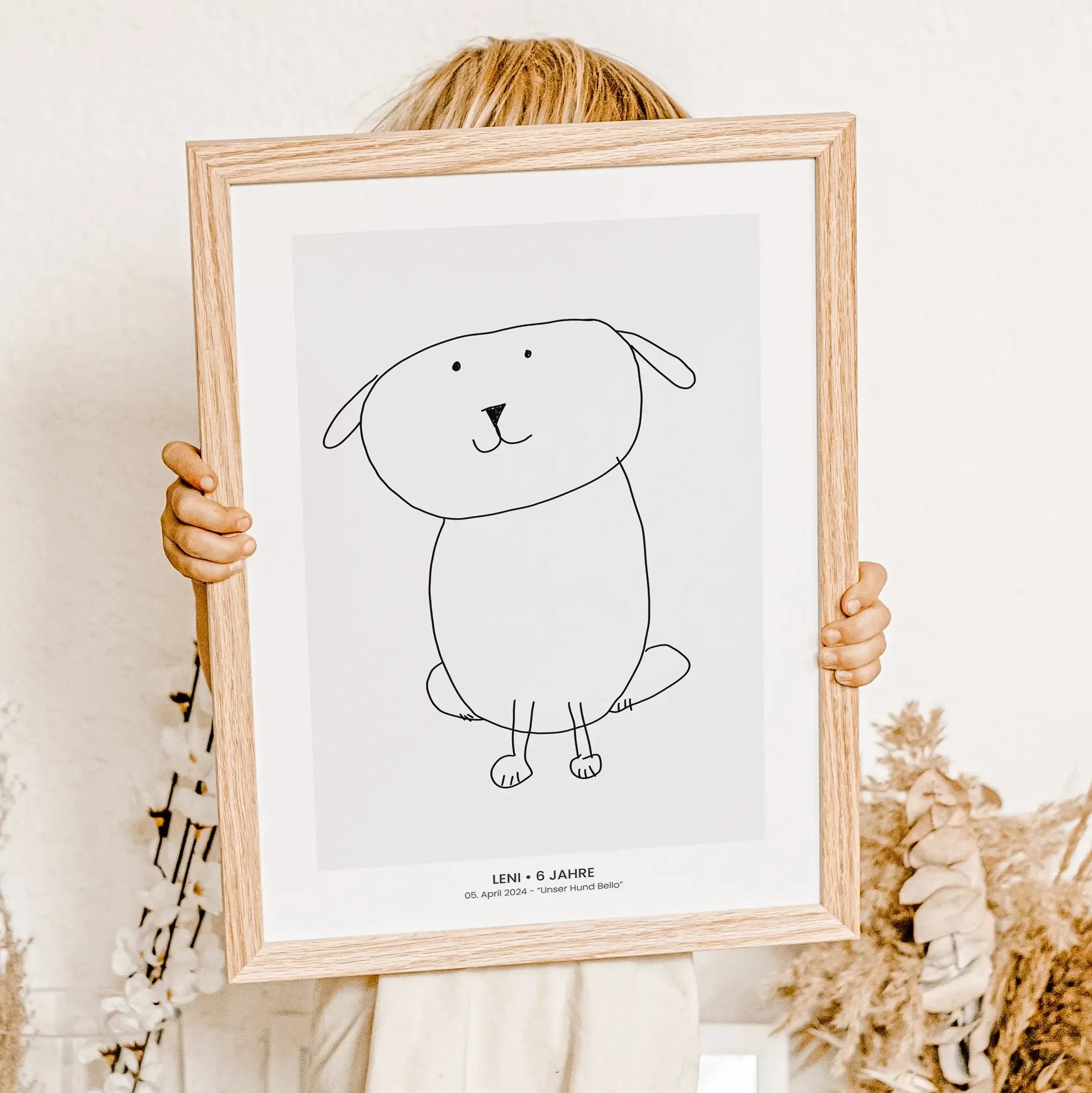 Kinderkunst Poster-famprints-Personalisiertes Poster-Von Buntstiften zum Kunstwerk – So wird aus deiner Kinderzeichnung ein einzigartiges Poster Poster! Der kleine Picasso in deiner Familie hat dir wieder ein Kunstwerk gemalt und du fragst dich was du mit