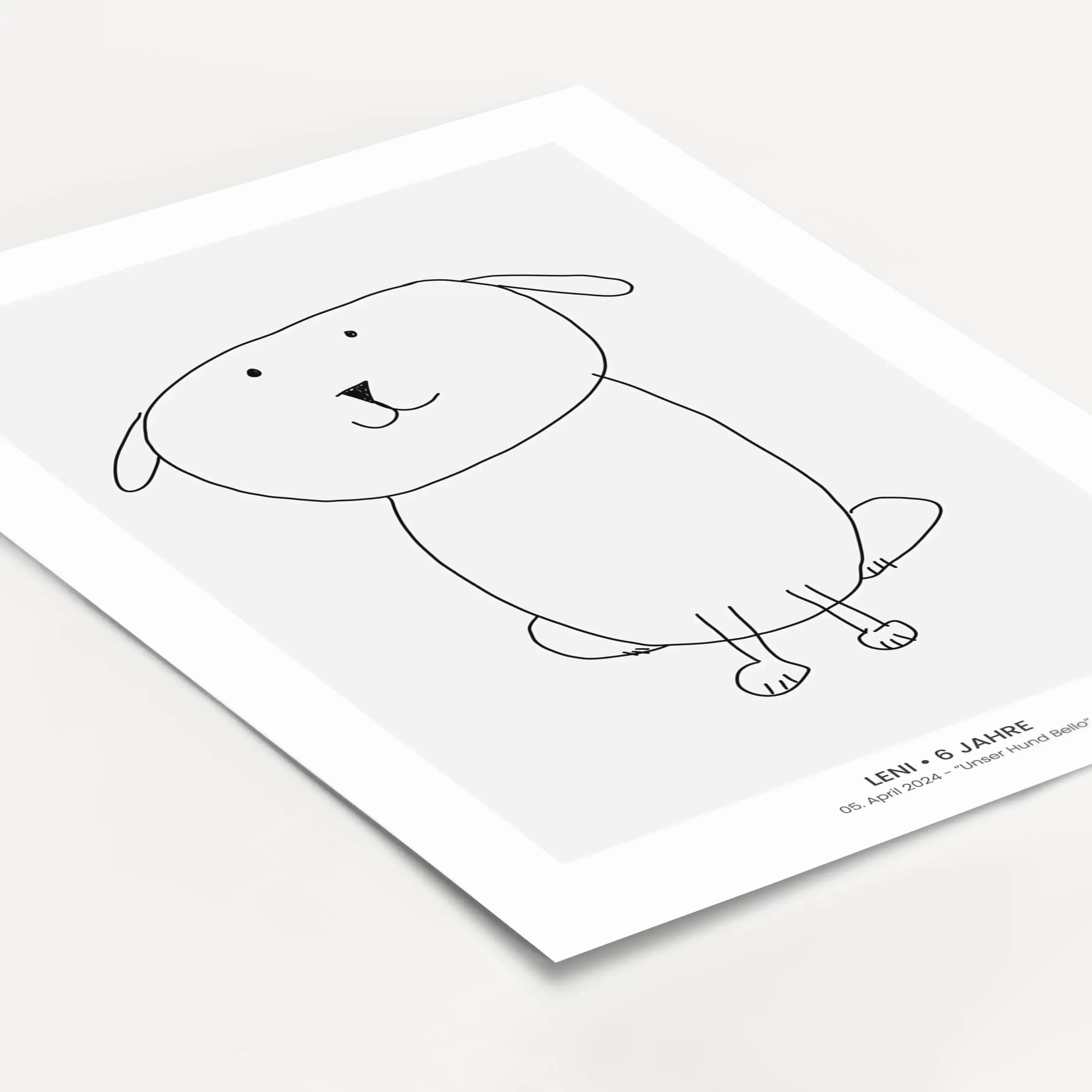 Kinderkunst Poster-famprints-Personalisiertes Poster-Von Buntstiften zum Kunstwerk – So wird aus deiner Kinderzeichnung ein einzigartiges Poster Poster! Der kleine Picasso in deiner Familie hat dir wieder ein Kunstwerk gemalt und du fragst dich was du mit