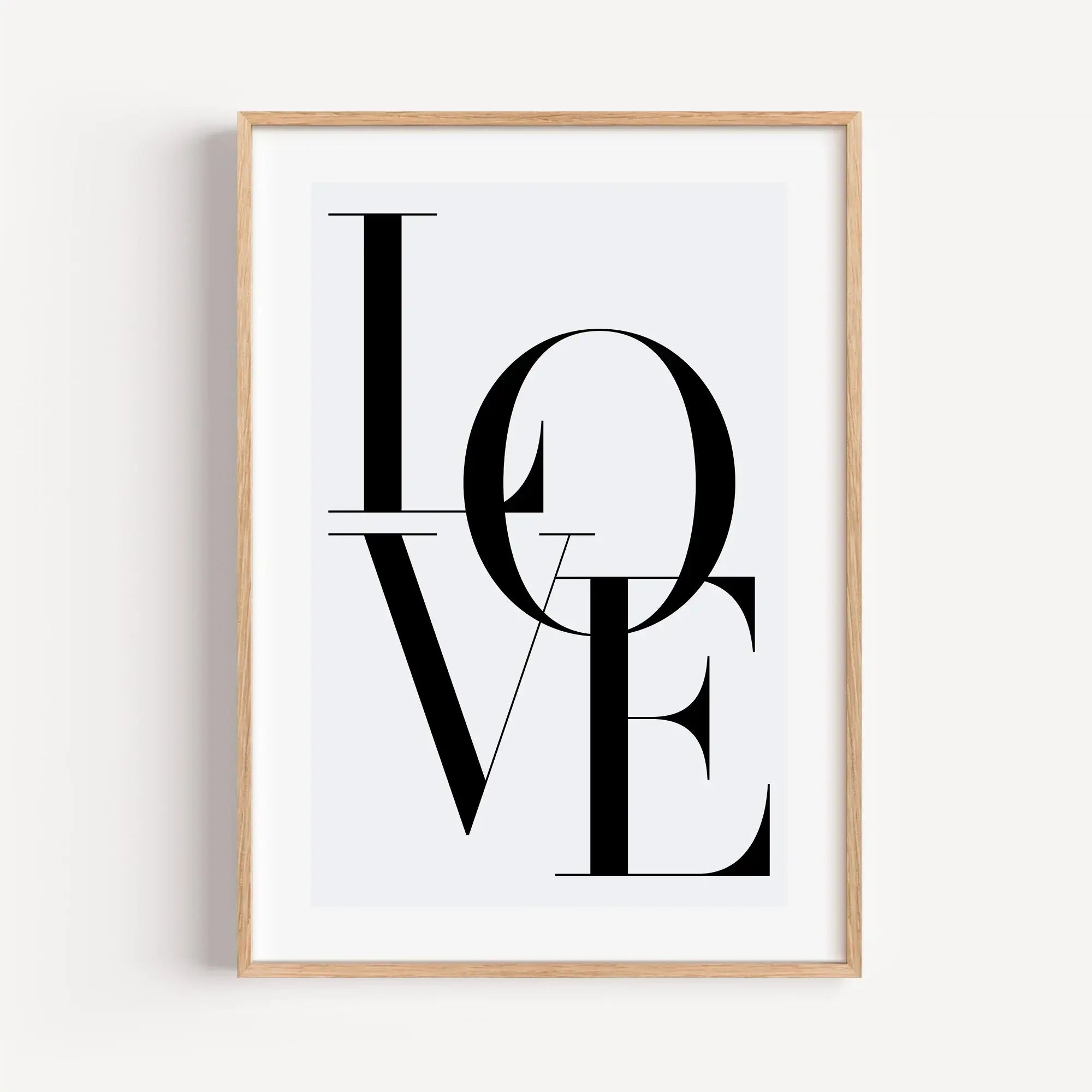Love Poster-Poster-famprints-Das Love Poster von famprints setzt ein klares Zeichen für Liebe und Verbundenheit. Mit seinem reduzierten typografischen Design bringt es eine ruhige, moderne Aussage an deine Wand. Das Wort Love steht im Mittelpunkt und wirk