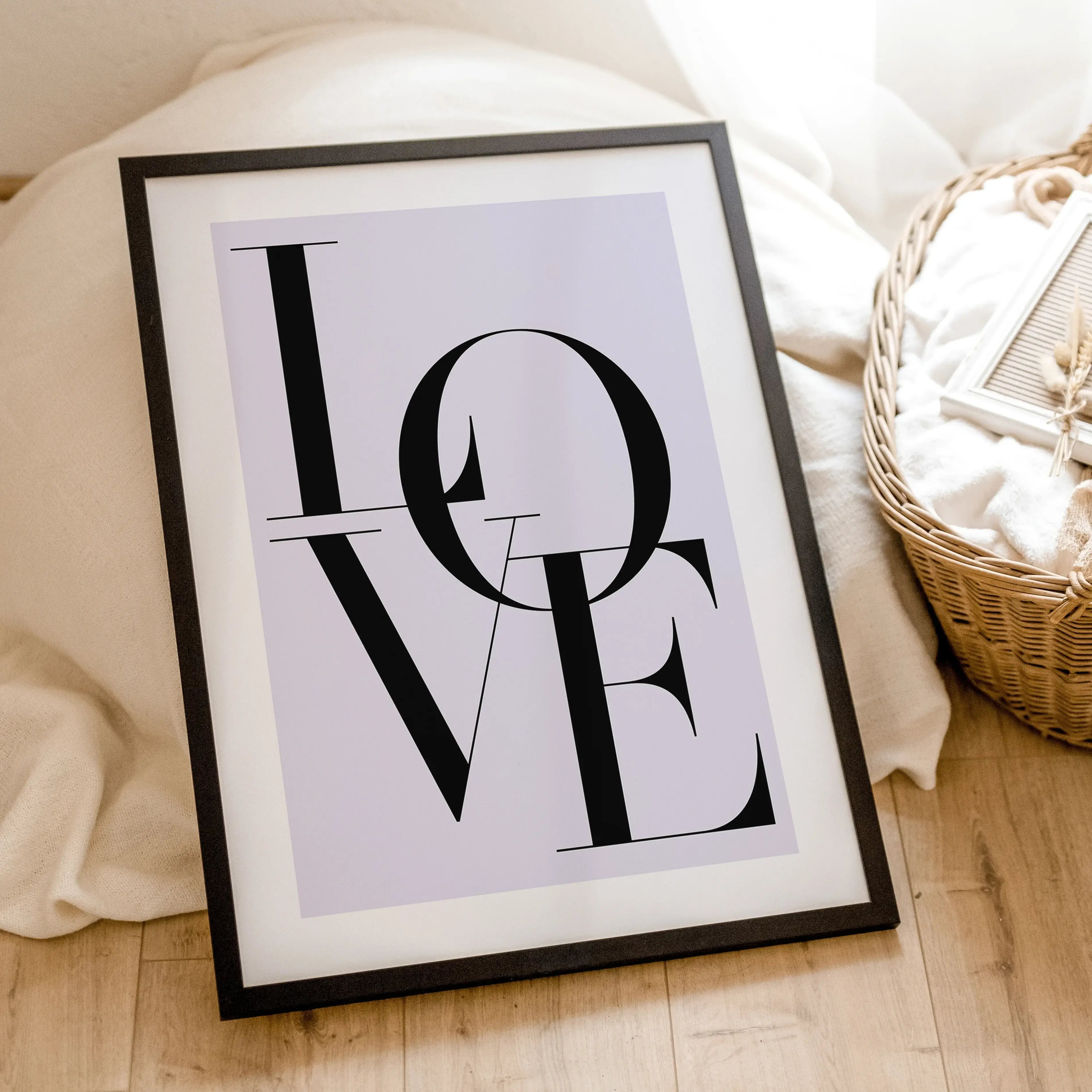 Love Poster-famprints-Poster-Dieses Love Poster ist der perfekte Weg, um deine Wände zu schmücken und gleichzeitig die Botschaft von Liebe und Freundlichkeit zu vermitteln. Das Poster ist in 6 verschiedenen Farben erhältlich und kann in 6 Größen bestellt