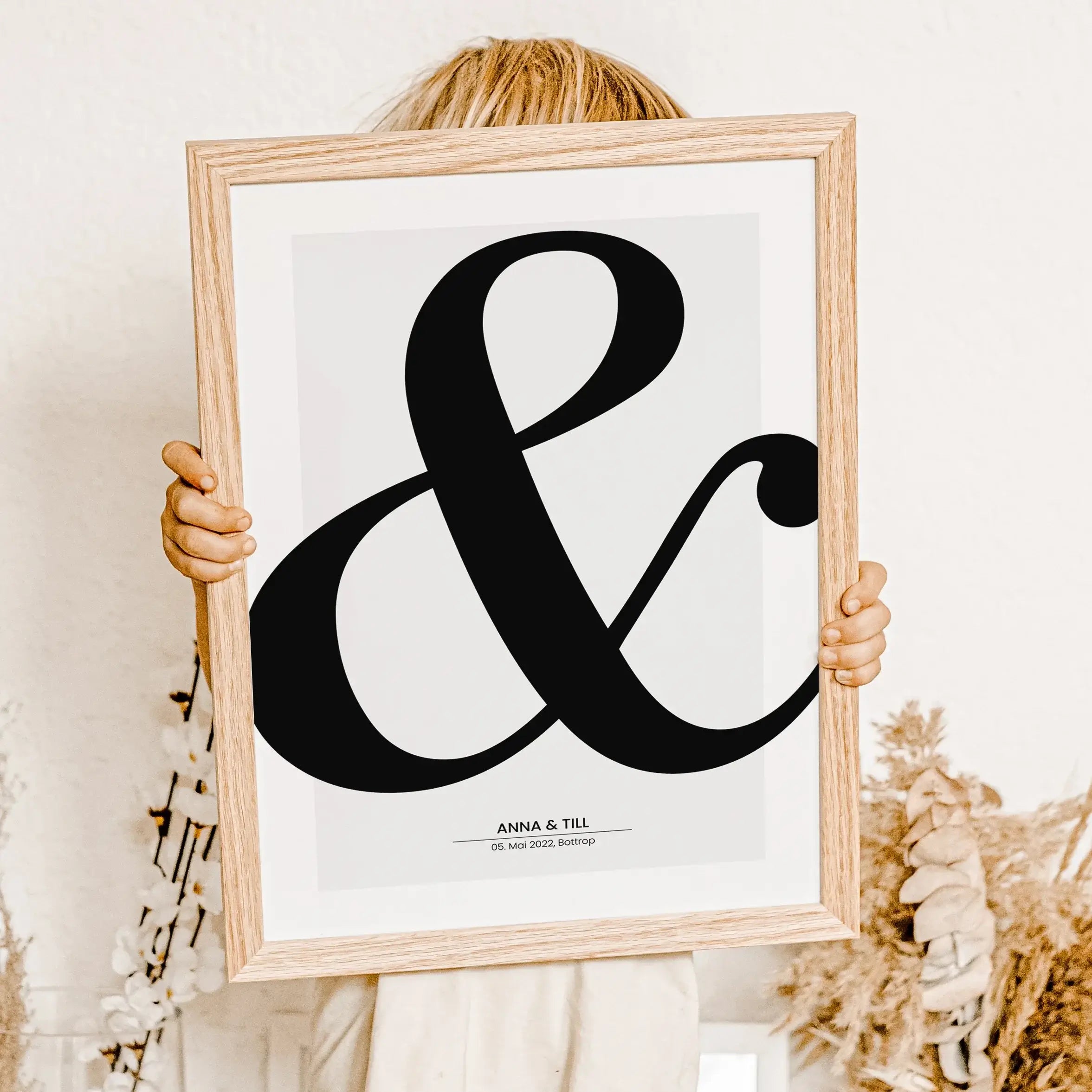 Hochzeitsposter '&'-famprints-Personalisiertes Poster-Das Hochzeitsposter '&' ist das perfekte Wandbild, um euren besonderen Tag in Erinnerung zu behalten. Du kannst das Poster mit euren Namen, dem Hochzeitsdatum oder Kennenlerndatum und anderen wichtigen
