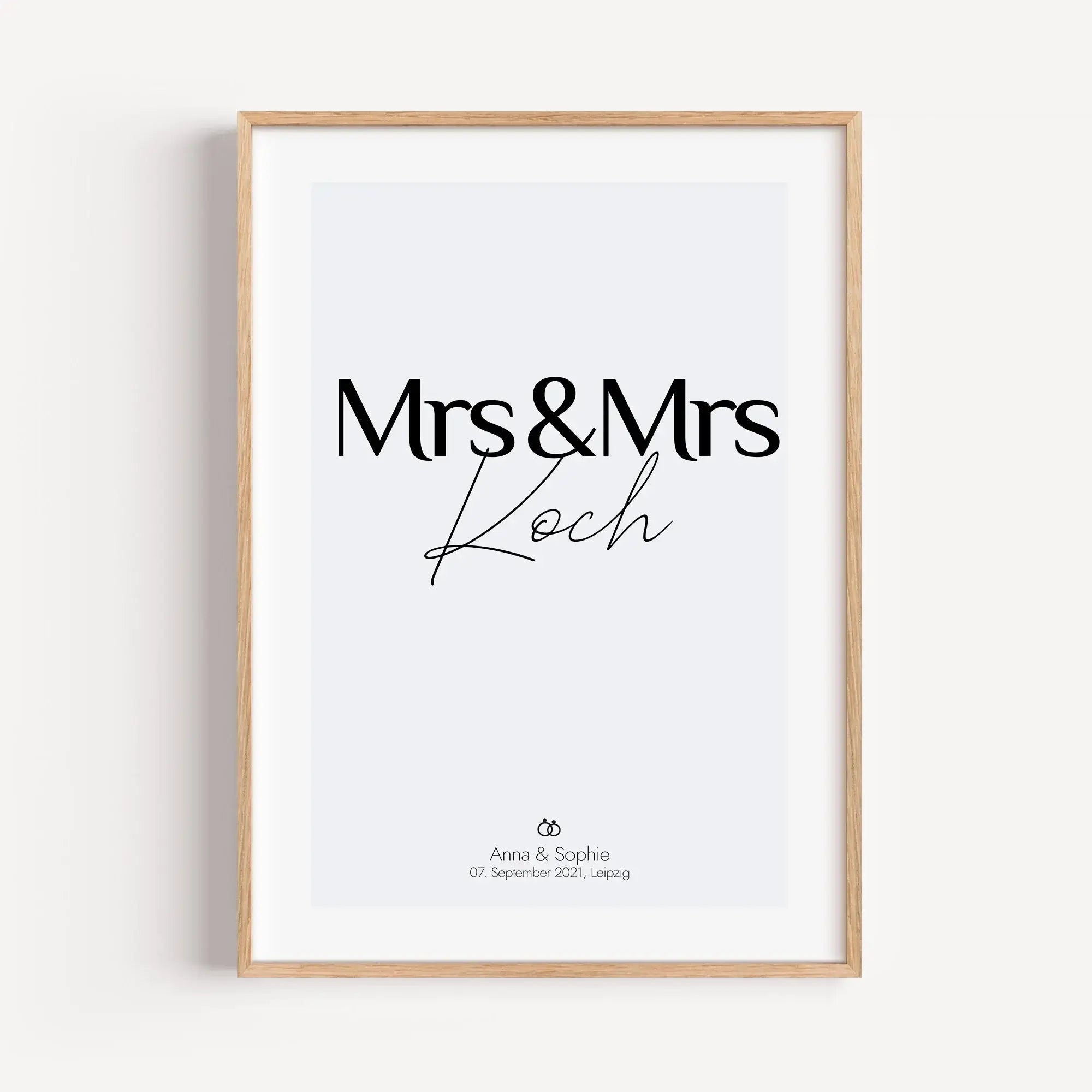 Paar Poster Mrs & Mrs-Personalisiertes Poster-famprints-Das Paar Poster Mrs & Mrs ist eine persönliche Art, eure Liebe sichtbar zu machen und euren besonderen Moment stilvoll festzuhalten. Ob zur Hochzeit, zum Jahrestag oder als Geschenk für ein gleichges