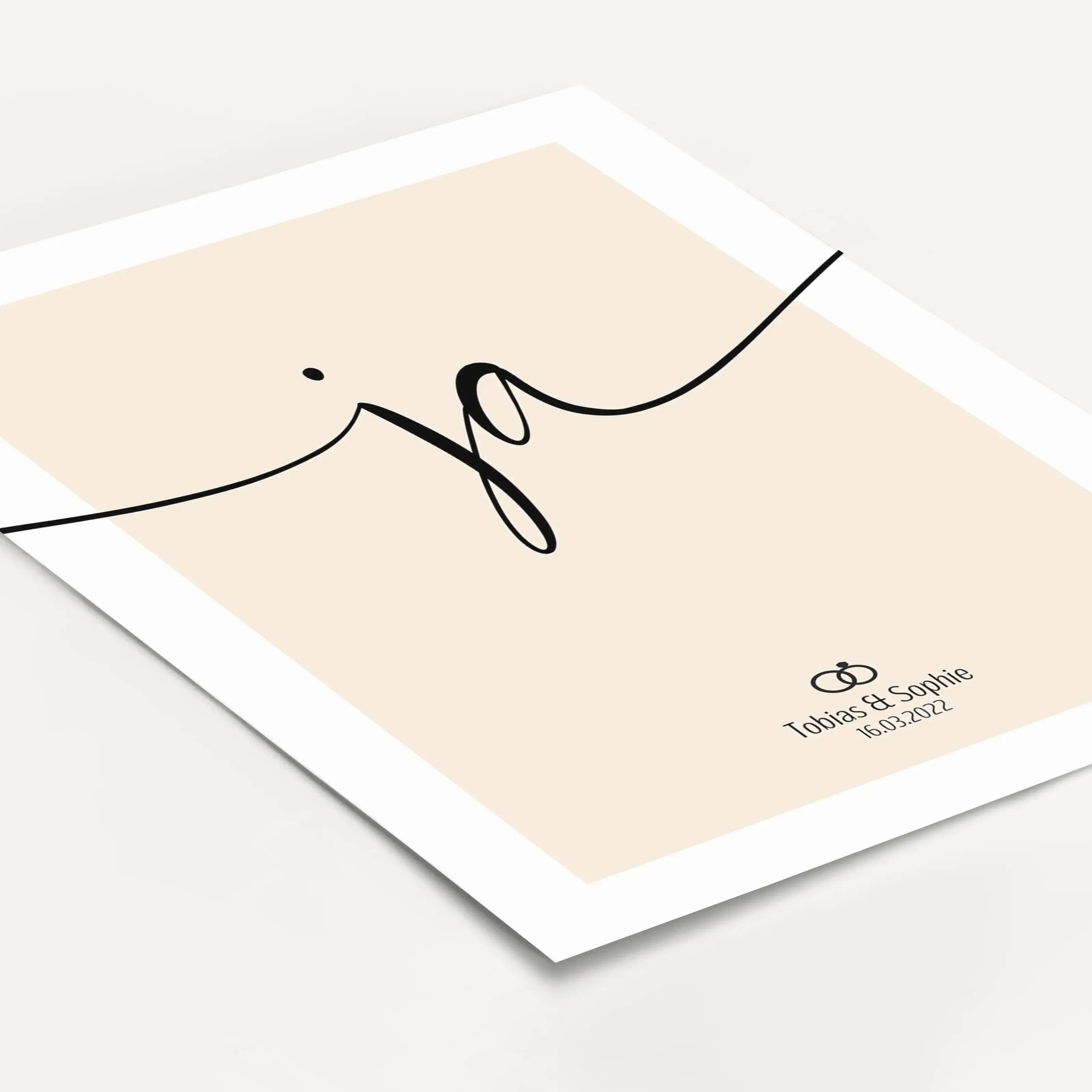 Ja Poster-Personalisiertes Poster-famprints-Das Ja Poster ist mehr als ein schlichtes Wandbild – es steht für den Moment, in dem aus Liebe ein Versprechen wird. Mit seinem klaren Design und dem ausdrucksstarken Ja-Schriftzug fängt dieses Hochzeitsposter g