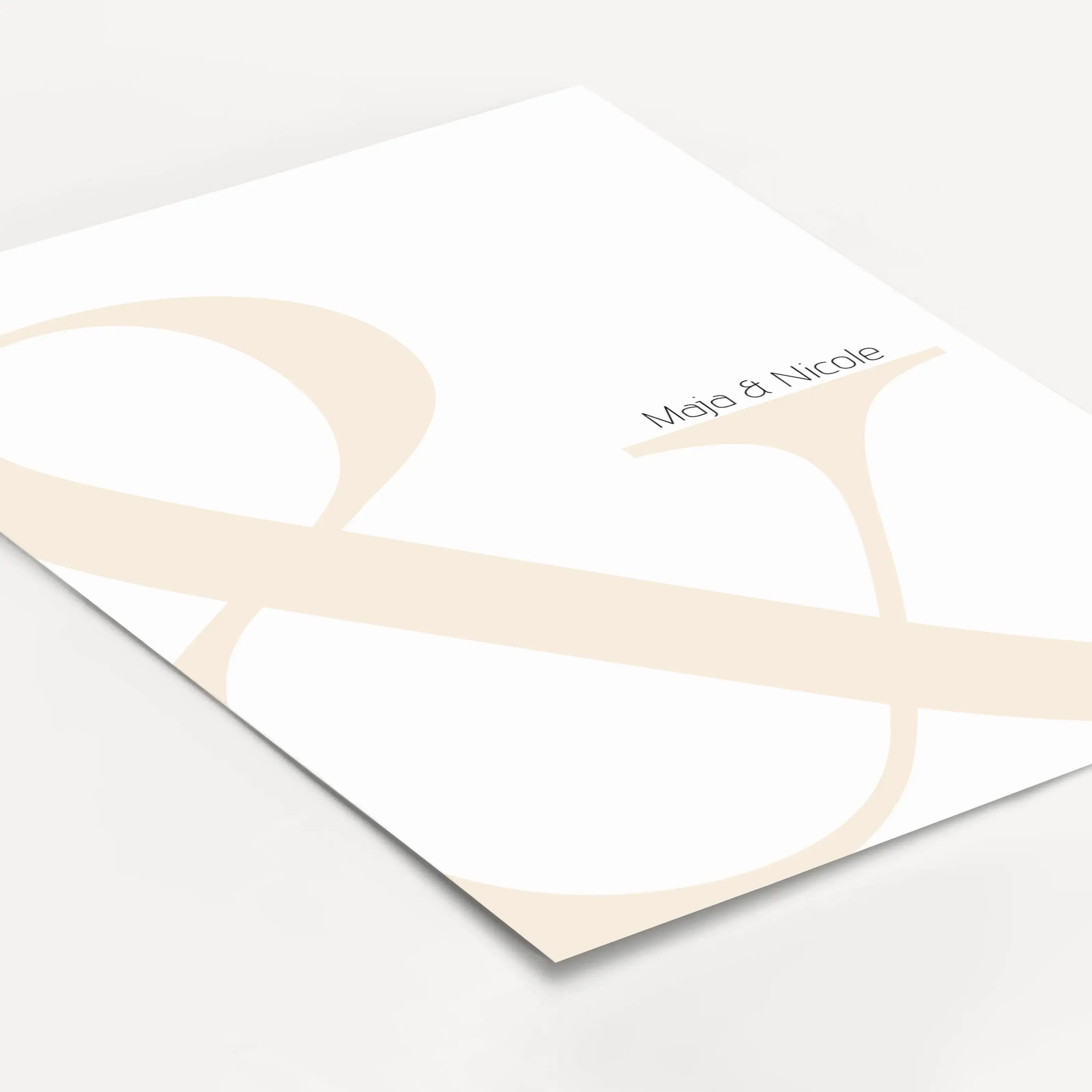 Und Poster-Personalisiertes Poster-famprints-Das Und Poster ist mehr als ein schlichtes Wandbild. Es steht für Verbindung, Zusammenhalt und all die kleinen Momente, die euch als Paar ausmachen. Mit euren Namen personalisiert wird aus einem typografischen