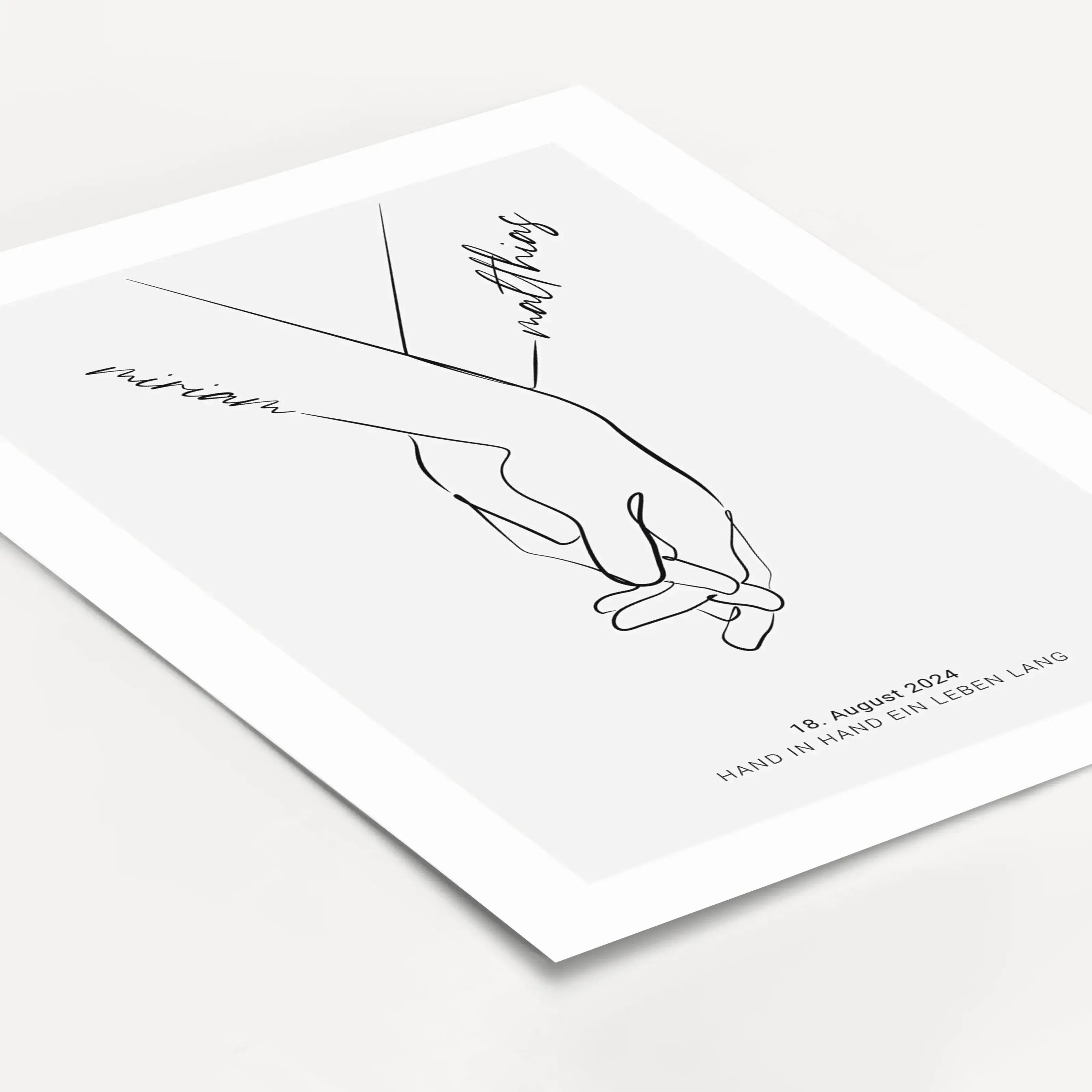 Poster 'Hand in Hand'-famprints-Personalisiertes Poster-Entdecke das einzigartige Hochzeitsposter 'Hand in Hand'! Personalisierbar mit den Vornamen des Brautpaars, ist dieses Poster das ideale Geschenk für frisch vermählte Paare. Gestalte es ganz einfach