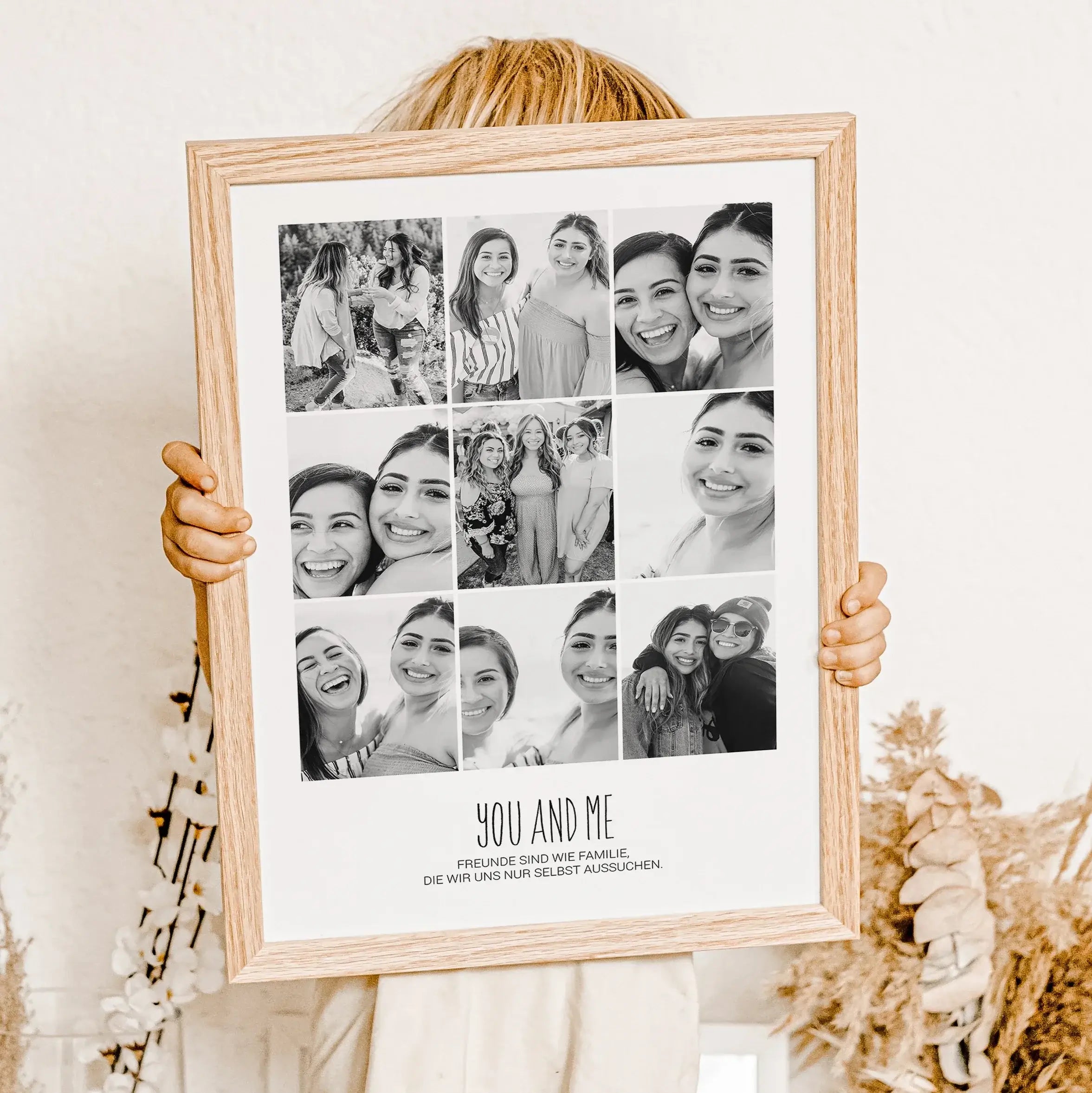 You and me Foto Poster-famprints-Personalisiertes Poster-Das You and me Foto Poster ist die perfekte Möglichkeit, deine Lieblingsmomente festzuhalten. Mit Platz für 9 Fotos und 2 personalisierbaren Textzeilen wird jedes Poster zu einem einzigartigen Kunst