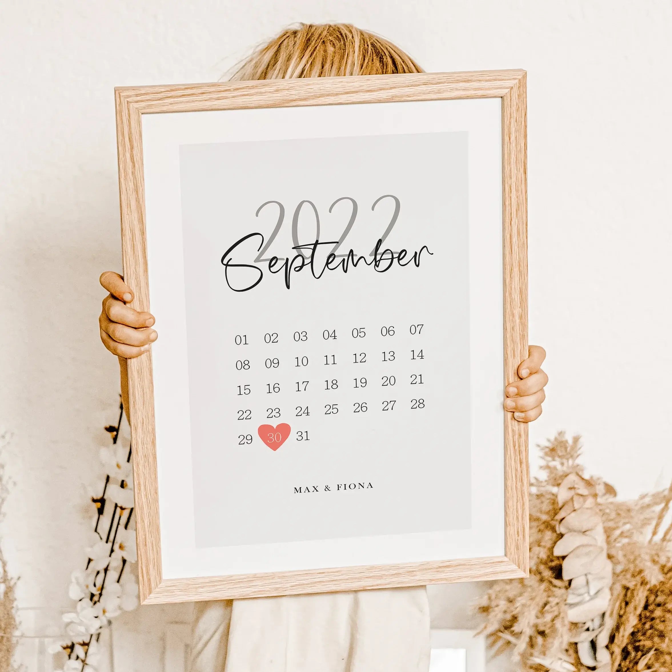 Kalender Poster-famprints-Personalisiertes Poster-Entdecke unser einzigartiges Kalender Poster, das du mit dem Datum deines Kennenlernens, deiner Hochzeit oder einem anderen wichtigen Ereignis personalisieren kannst. Gedruckt auf hochwertigem 250g/m² Prem