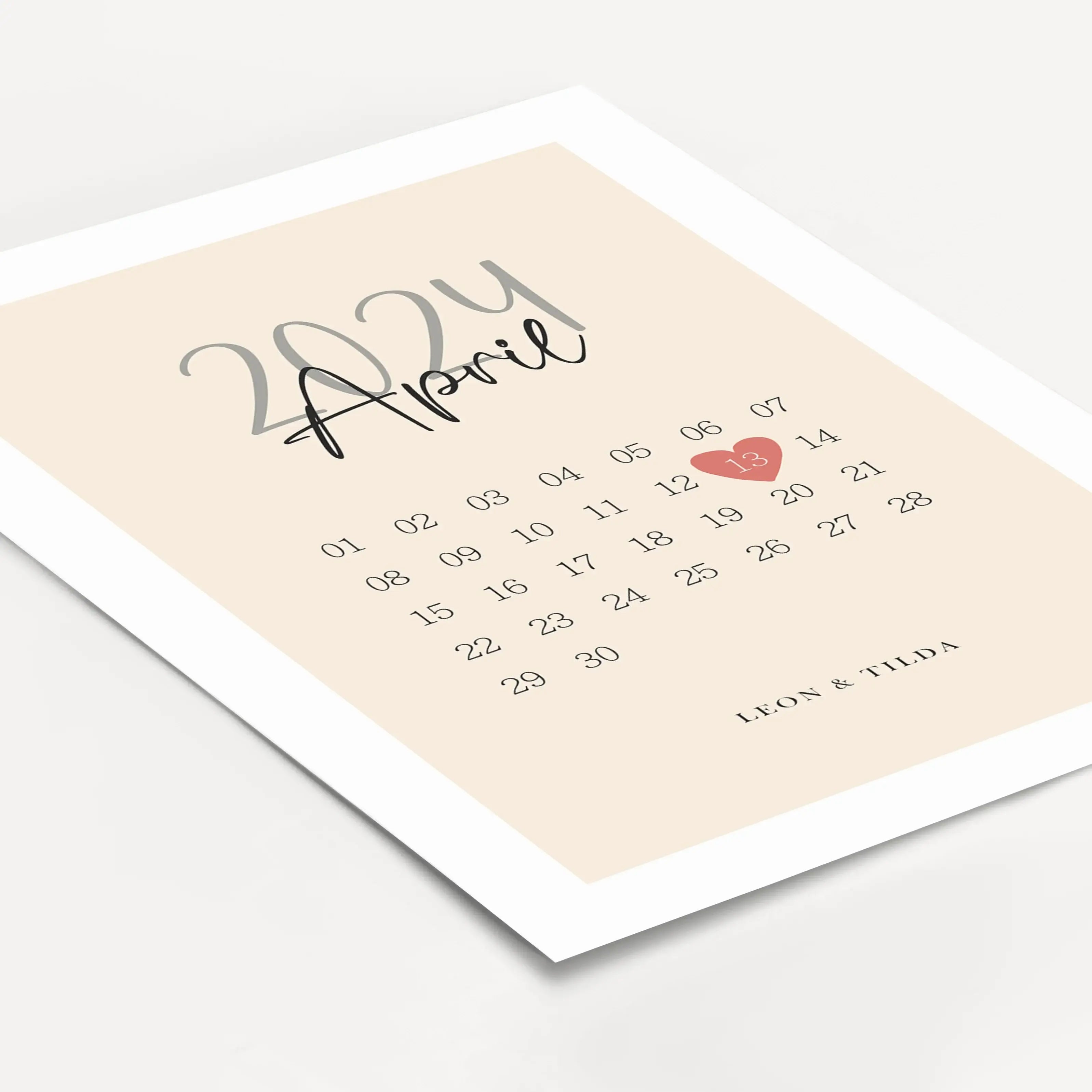 Kalender Poster-Personalisiertes Poster-famprints-Ein Kalender Poster von famprints hält einen besonderen Tag für immer fest. Ob Kennenlernen, Hochzeit, Jahrestag oder ein anderes Herzensdatum, du gestaltest ein persönliches Wandposter, das genau diesen M