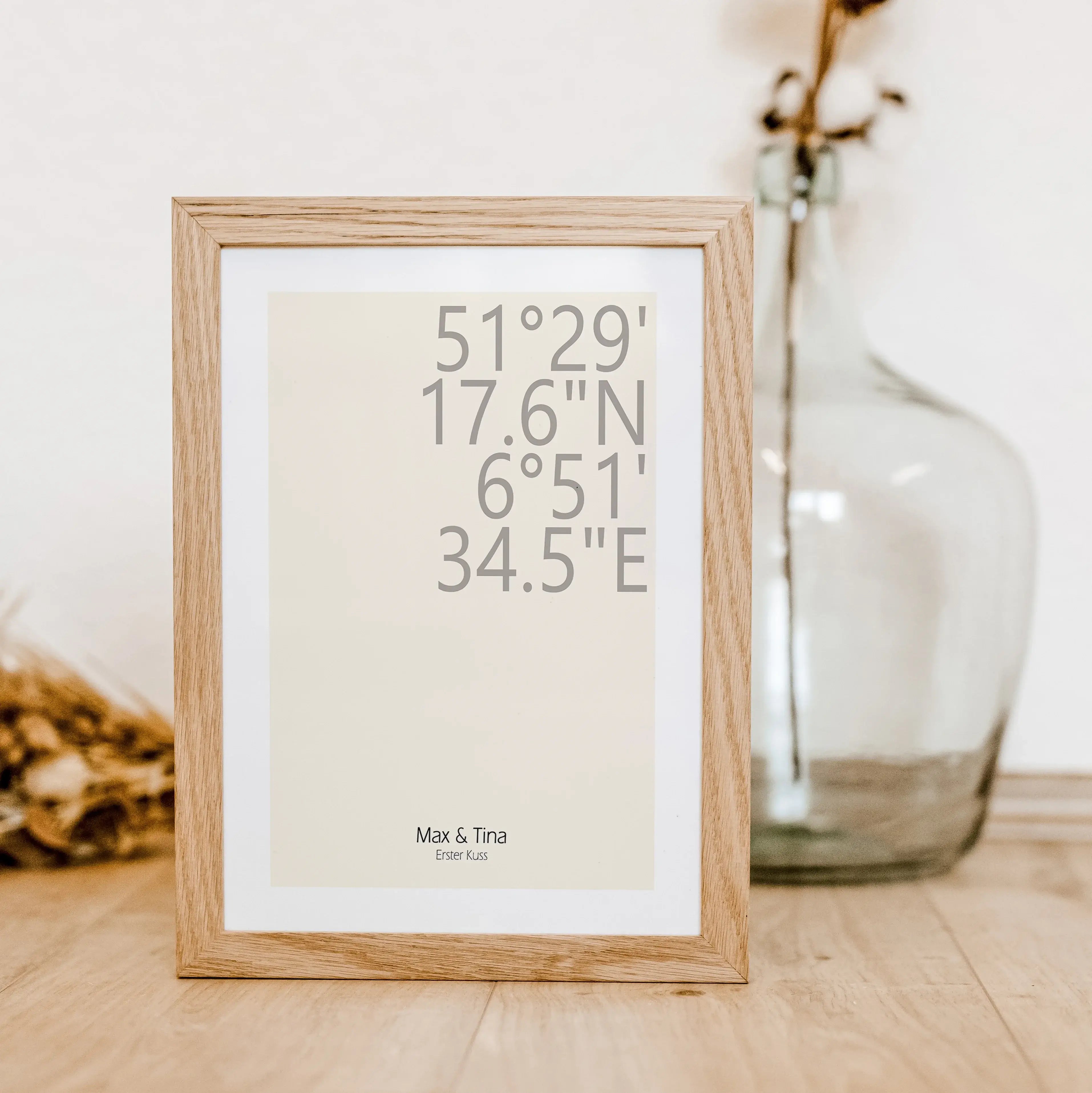 Koordinaten Poster-famprints-Personalisiertes Poster-Dekoriere dein Zuhause mit einem personalisierten Koordinaten Poster. Dieses stilvolle und moderne Poster kannst du mit deinem Wunschtext personalisieren, z.B. Name, Datum, Ort, Koordinaten oder mit dei