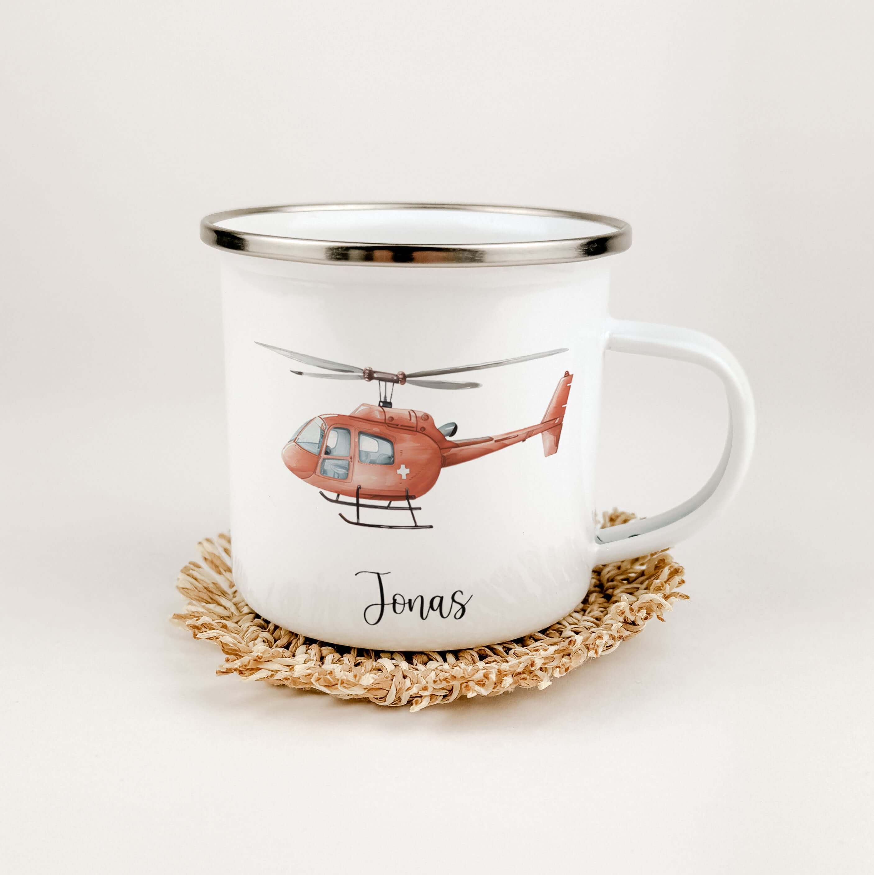 Emaille Tasse Hubschrauber-famprints-Emaille Tasse-Entdecke die bezaubernde Emaille Tasse Hubschrauber, die nicht nur praktisch ist, sondern auch ein Lächeln auf die Gesichter deiner Kinder zaubert. Diese Emaille Tasse personalisiert mit dem Namen deines
