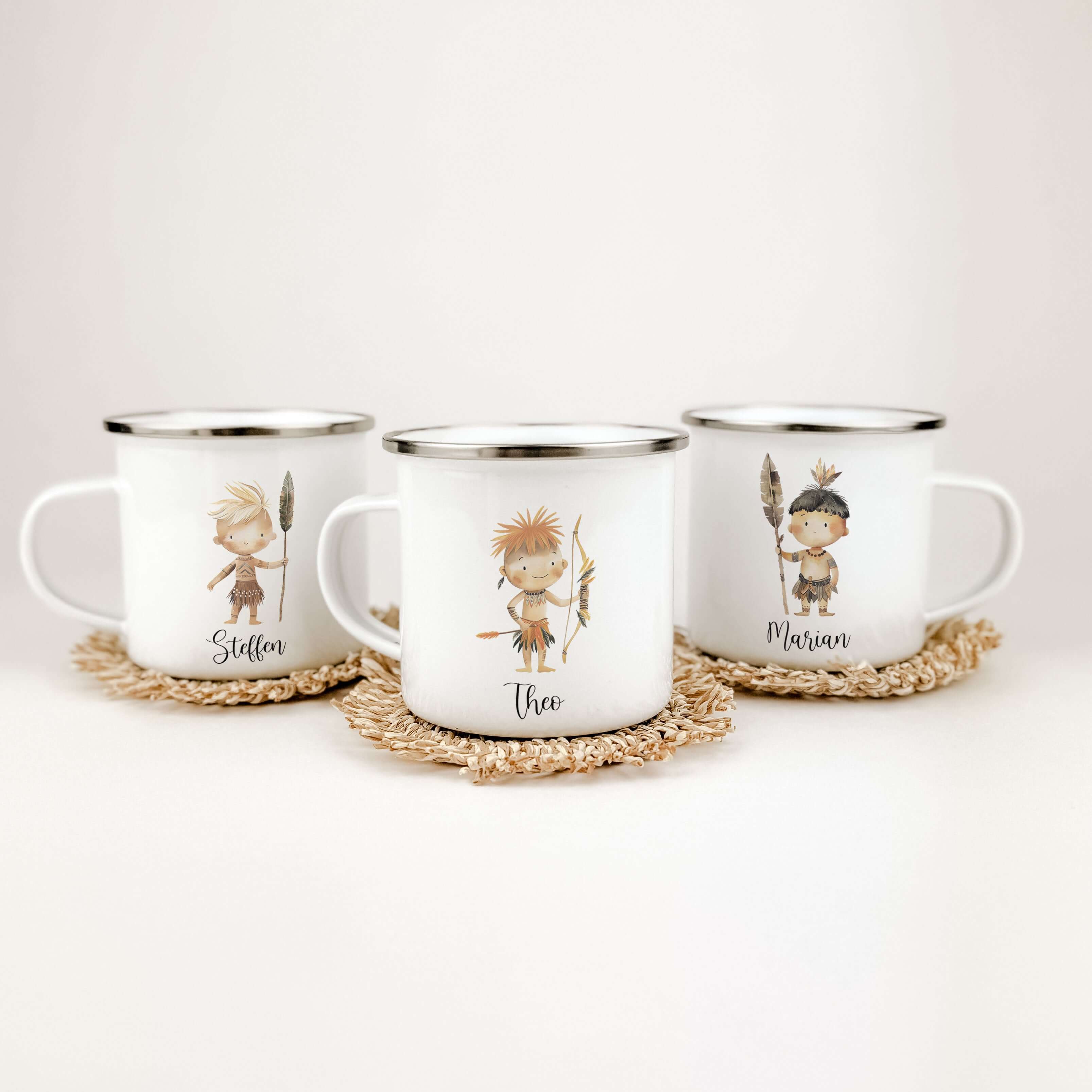 Emaille Tasse Indianer-famprints-Emaille Tasse-Entdecke die zauberhafte Emaille Tasse Indianer, die nicht nur ein praktisches Trinkgefäß ist, sondern auch ein ganz persönliches Geschenk für deine Liebsten. Mit dieser Tasse bringst du Freude in den Alltag