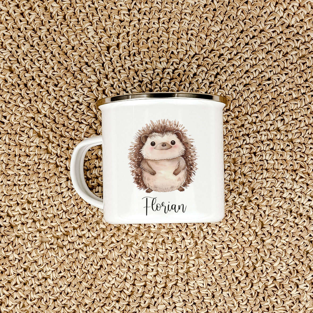 Emaille Tasse Igel-famprints-Emaille Tasse-Entdecke die zauberhafte Emaille Tasse mit einem liebevoll gestalteten Igel in Aquarell-Optik – das perfekte Geschenk, um deinen Kleinen ein Lächeln ins Gesicht zu zaubern! Diese Tasse vereint Funktionalität und