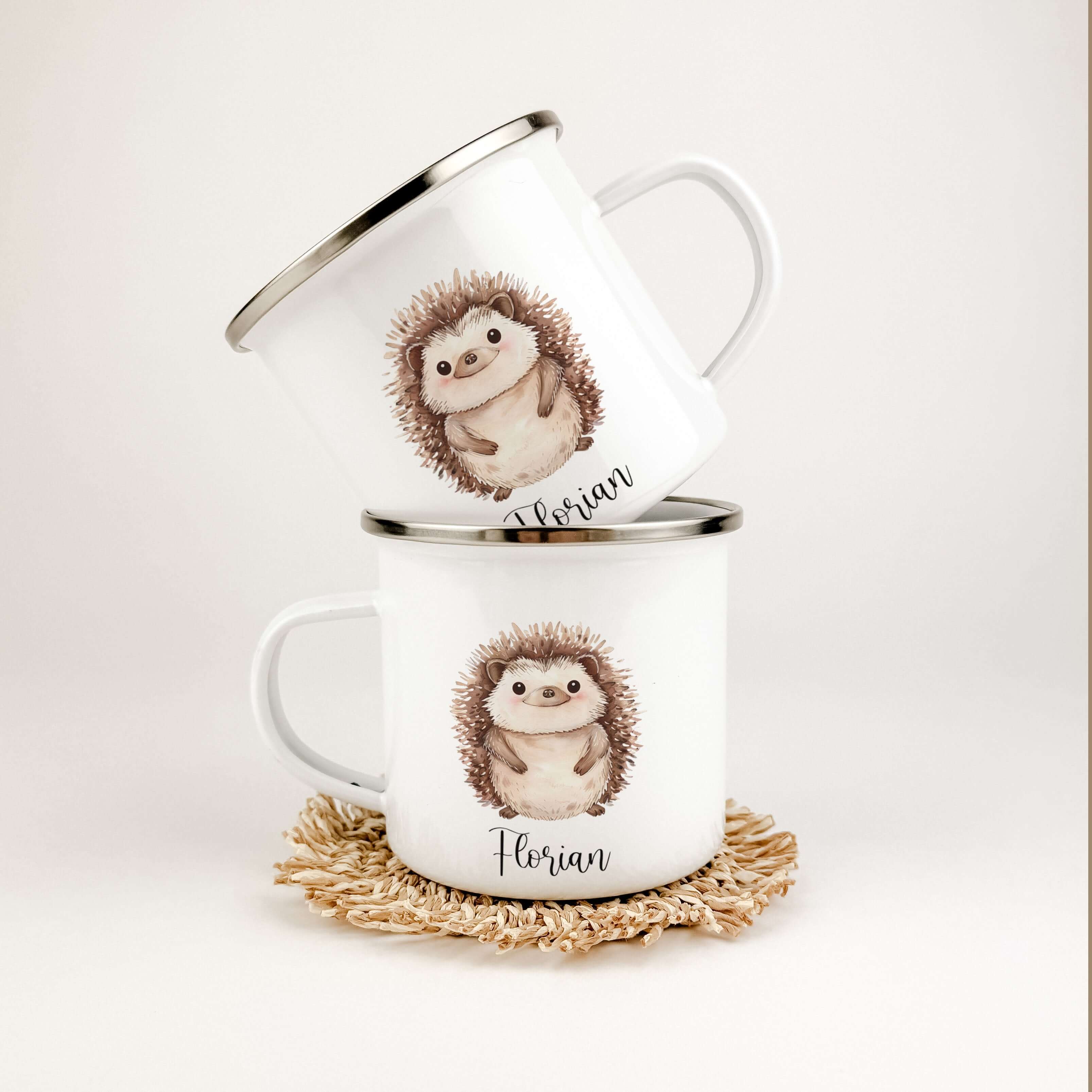 Emaille Tasse Igel-famprints-Emaille Tasse-Entdecke die zauberhafte Emaille Tasse mit einem liebevoll gestalteten Igel in Aquarell-Optik – das perfekte Geschenk, um deinen Kleinen ein Lächeln ins Gesicht zu zaubern! Diese Tasse vereint Funktionalität und