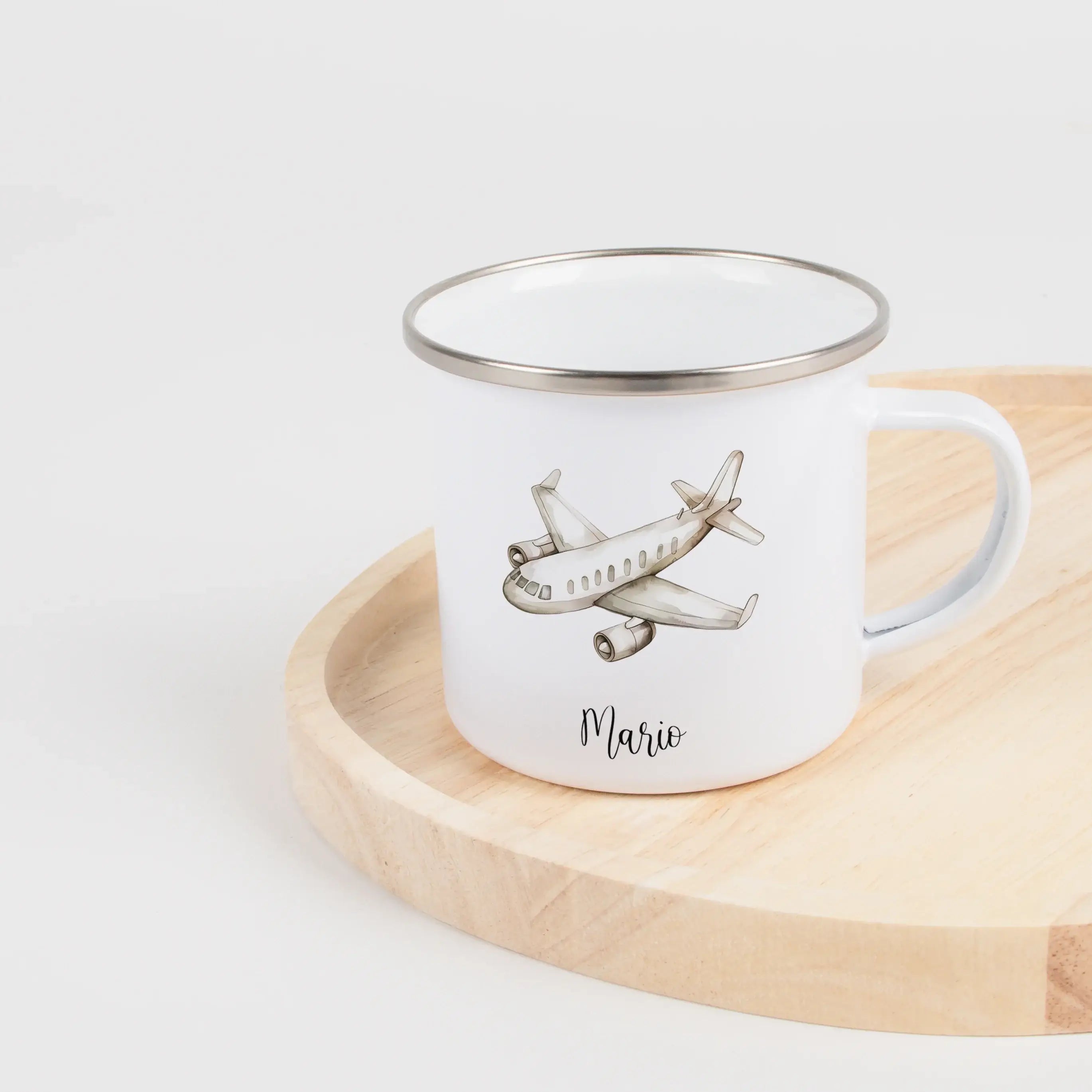 Emaille Tasse Flugzeug-Emaille Tasse-famprints-Die Emaille Tasse Flugzeug von famprints ist genau das Richtige, wenn du ein persönliches Geschenk für Kinder suchst, die Flugzeuge lieben. Das liebevoll gestaltete Motiv zeigt mehrere Flugzeugillustrationen