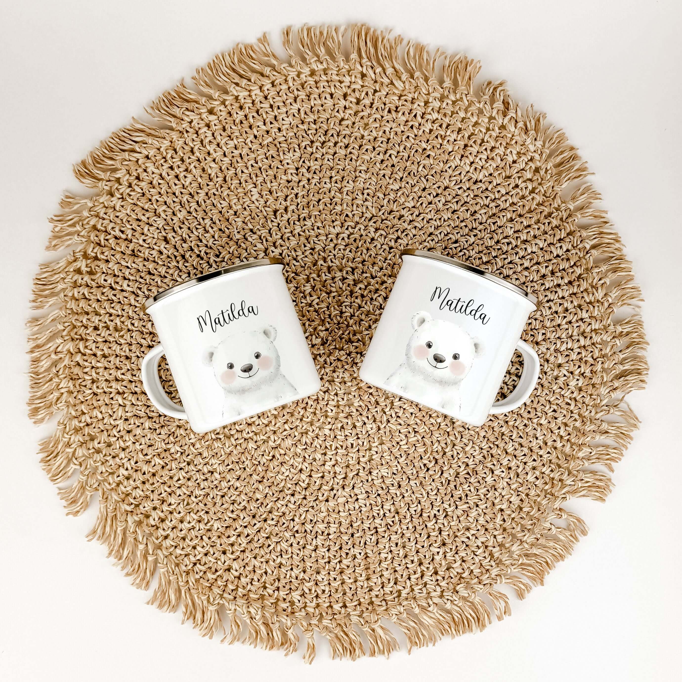 Emaille Tasse Eisbär Portrait-famprints-Emaille Tasse-Entdecke die wunderbare Emaille Tasse Eisbär Portrait – ein persönliches Highlight für jedes Kind! Diese liebevoll gestaltete Emaille Tasse personalisiert bringt ein wunderschönes Eisbären-Portrait in