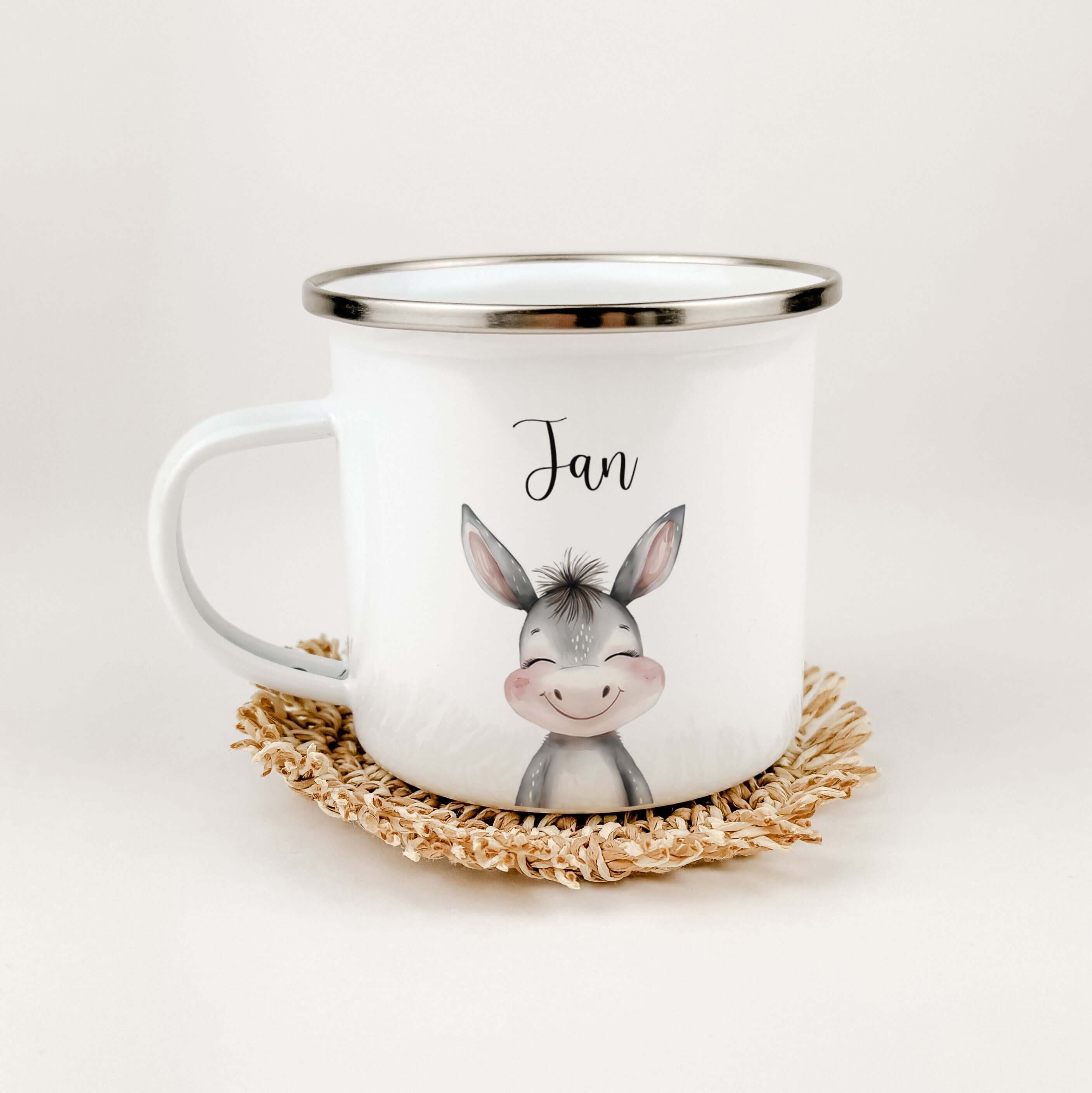 Emaille Tasse Esel Portrait-famprints-Emaille Tasse-Entdecke die einzigartige Emaille Tasse Esel Portrait – das ideale personalisierte Geschenk für Kinder! Mit einem bezaubernden Esel-Porträt in schöner Aquarell-Optik wird diese Emaille Tasse personalisie
