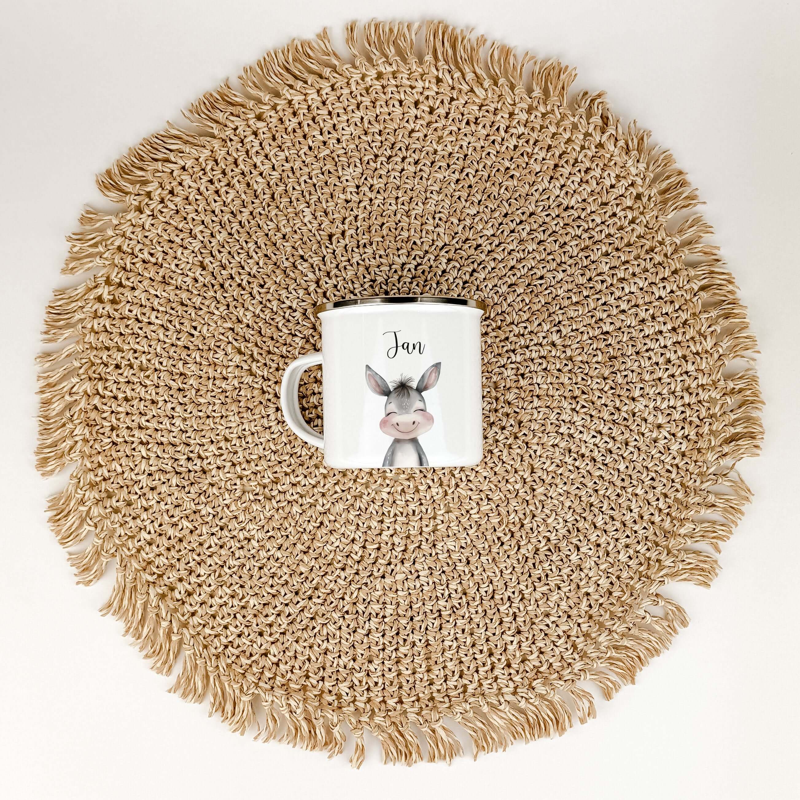 Emaille Tasse Esel Portrait-famprints-Emaille Tasse-Entdecke die einzigartige Emaille Tasse Esel Portrait – das ideale personalisierte Geschenk für Kinder! Mit einem bezaubernden Esel-Porträt in schöner Aquarell-Optik wird diese Emaille Tasse personalisie