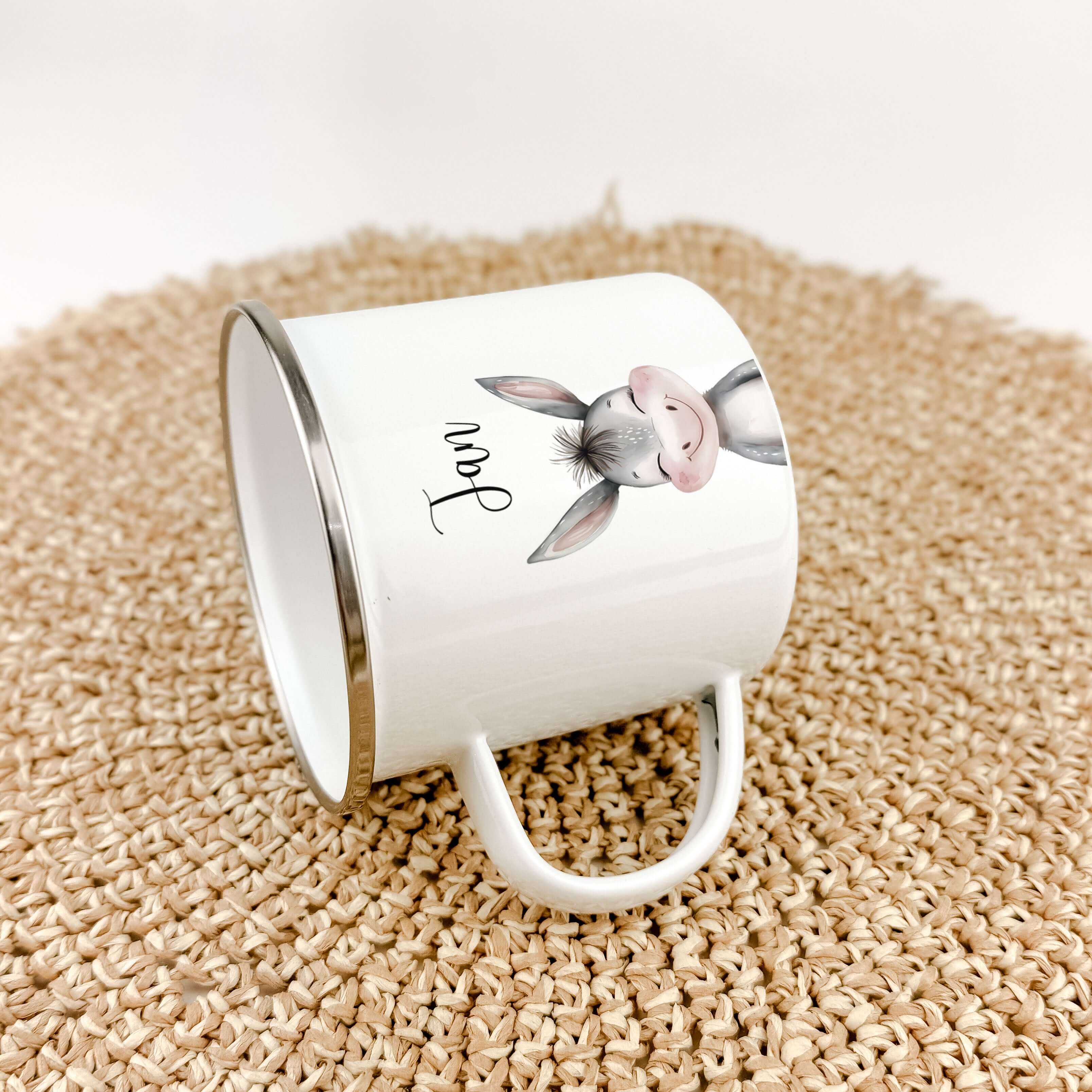 Emaille Tasse Esel Portrait-famprints-Emaille Tasse-Entdecke die einzigartige Emaille Tasse Esel Portrait – das ideale personalisierte Geschenk für Kinder! Mit einem bezaubernden Esel-Porträt in schöner Aquarell-Optik wird diese Emaille Tasse personalisie