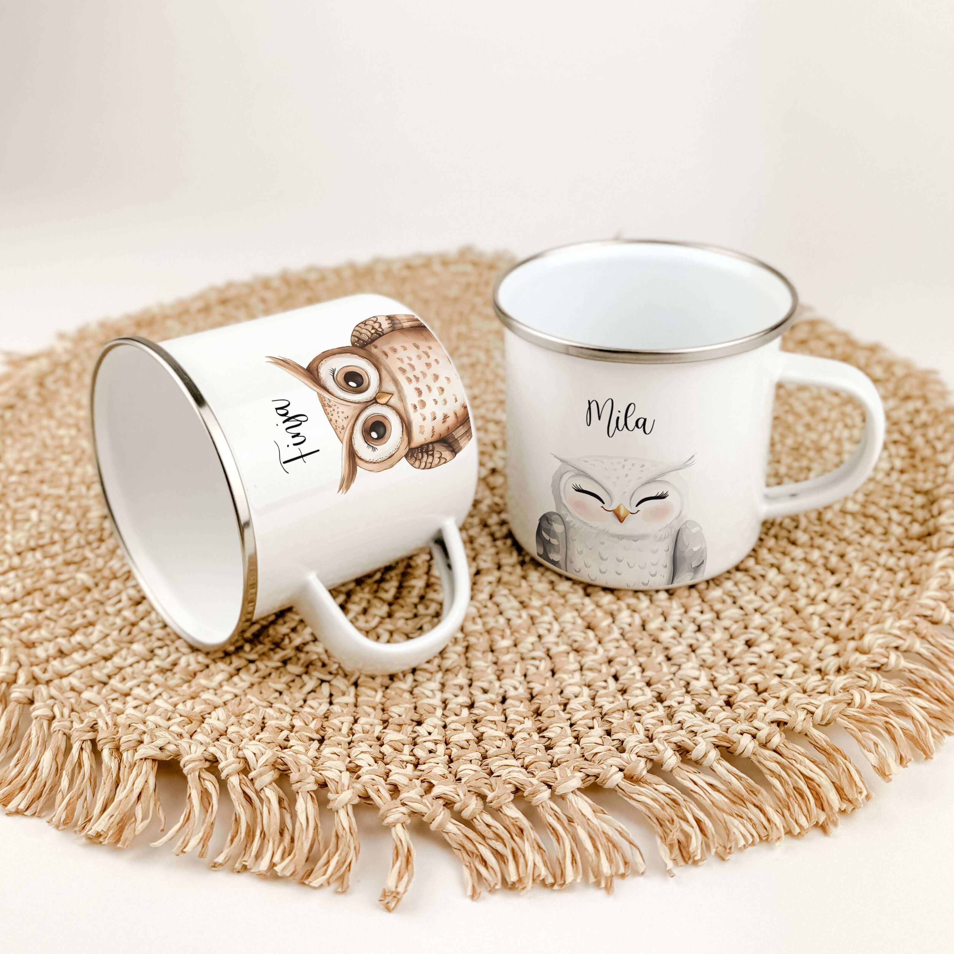 Emaille Tasse Eule Portrait-famprints-Emaille Tasse-Entdecke die zauberhafte Emaille Tasse Eule Portrait – das ideale personalisierte Geschenk für Kinder! Egal ob zur Einschulung, Taufe, Ostern, Weihnachten oder an Geburtstagen, diese Emaille Tasse person