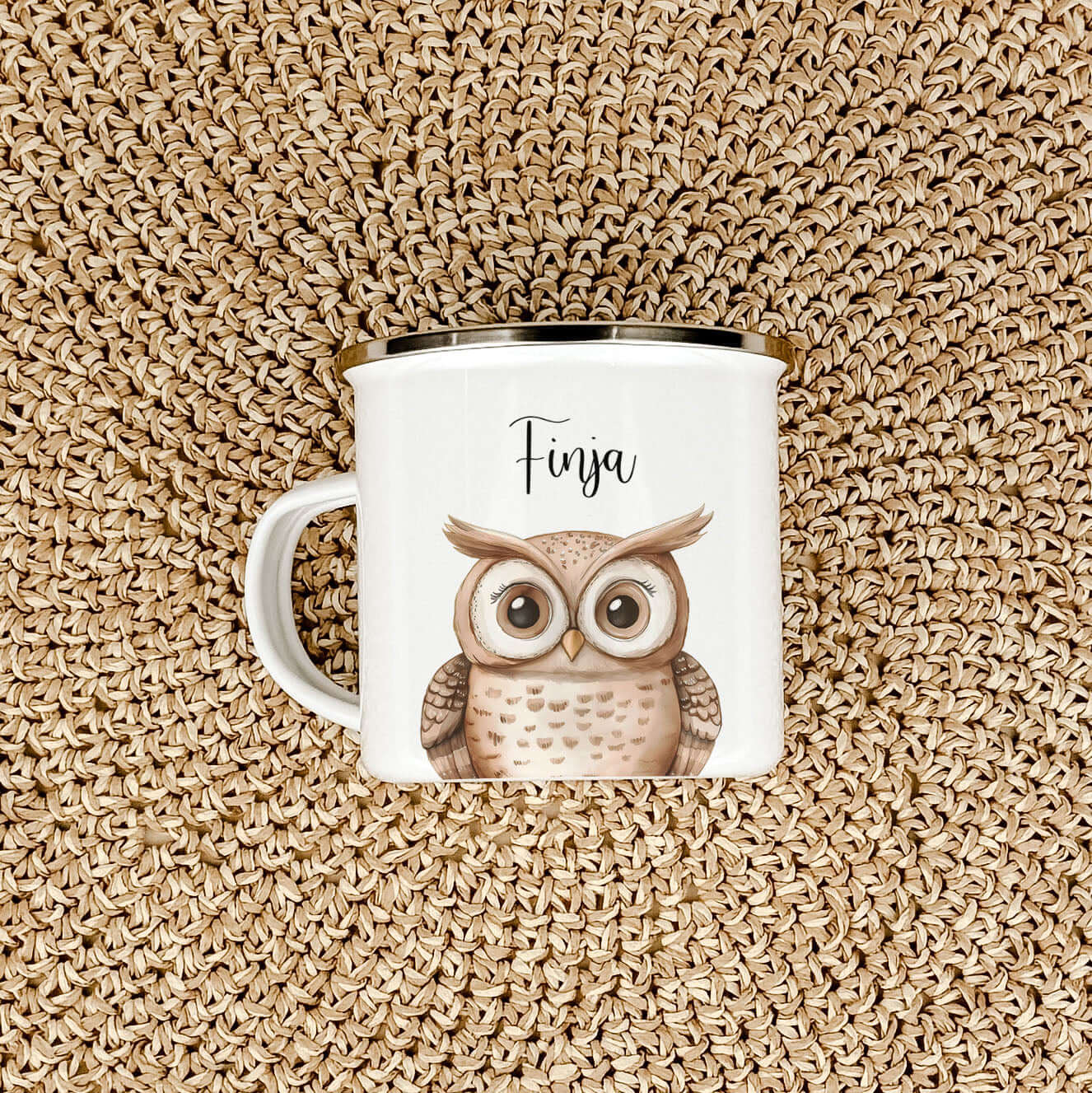 Emaille Tasse Eule Portrait-famprints-Emaille Tasse-Entdecke die zauberhafte Emaille Tasse Eule Portrait – das ideale personalisierte Geschenk für Kinder! Egal ob zur Einschulung, Taufe, Ostern, Weihnachten oder an Geburtstagen, diese Emaille Tasse person