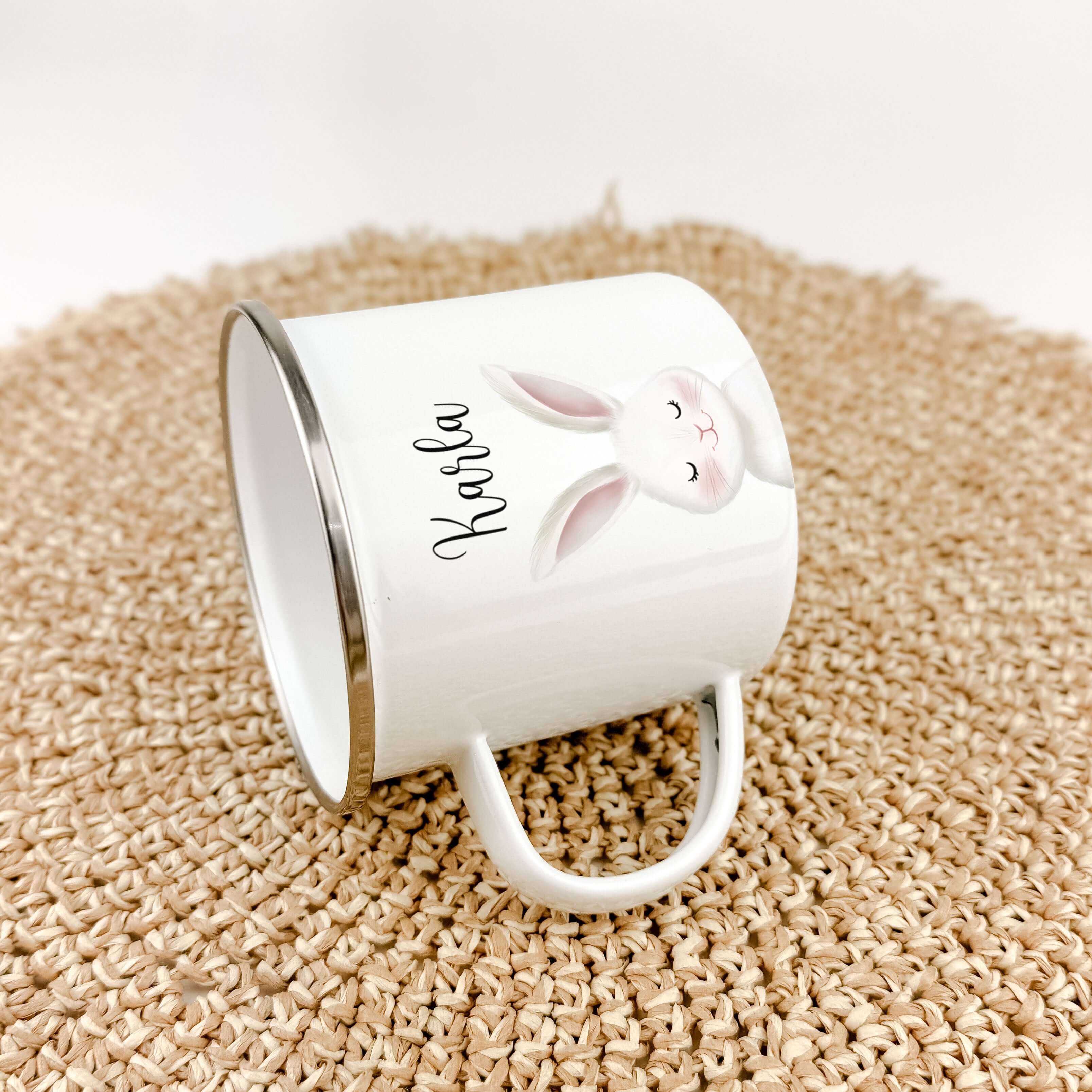 Emaille Tasse Hase Portrait-famprints-Emaille Tasse-Entdecke die charmante Emaille Tasse Hase Portrait – das ideale personalisierte Geschenk für kleine Herzen! Diese Emaille Tasse ist nicht nur ein bezaubernder Kinderbecher, sondern auch ein praktischer B
