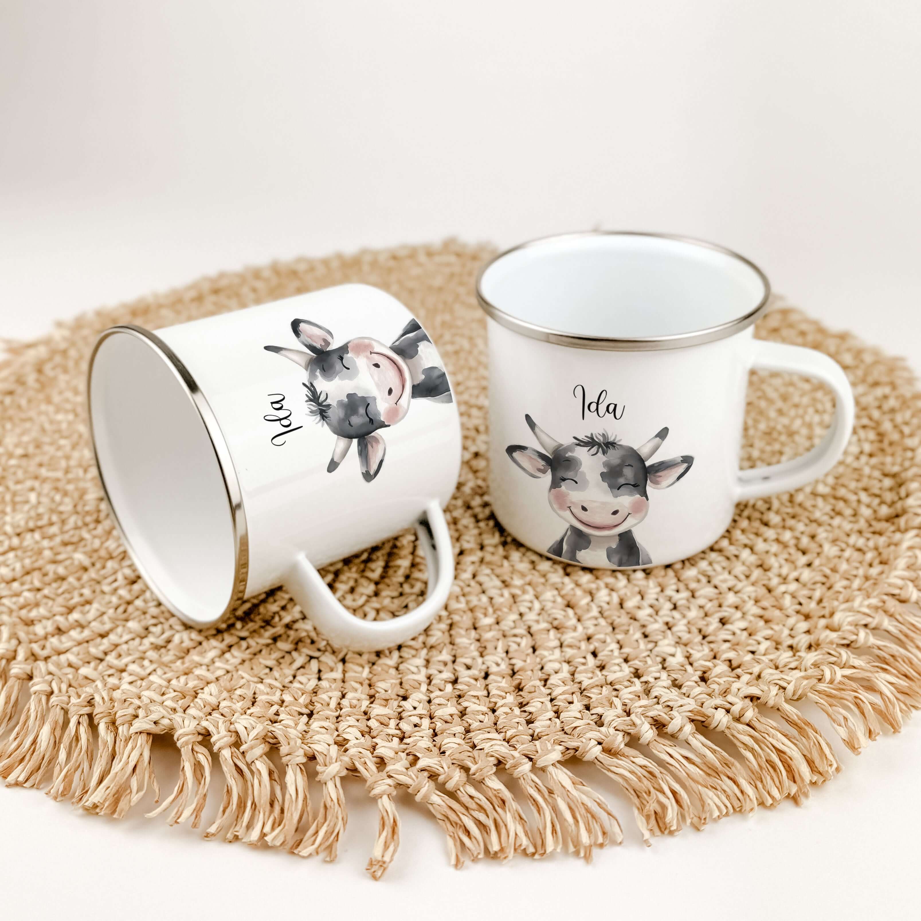 Emaille Tasse Kuh Portrait-famprints-Emaille Tasse-Entdecke die kreative Emaille Tasse Kuh Portrait – das ideale Geschenk für kleine Tierliebhaber und viele besondere Anlässe wie Einschulung, Geburtsfeiern oder Weihnachten. Diese Emaille Tasse personalisi