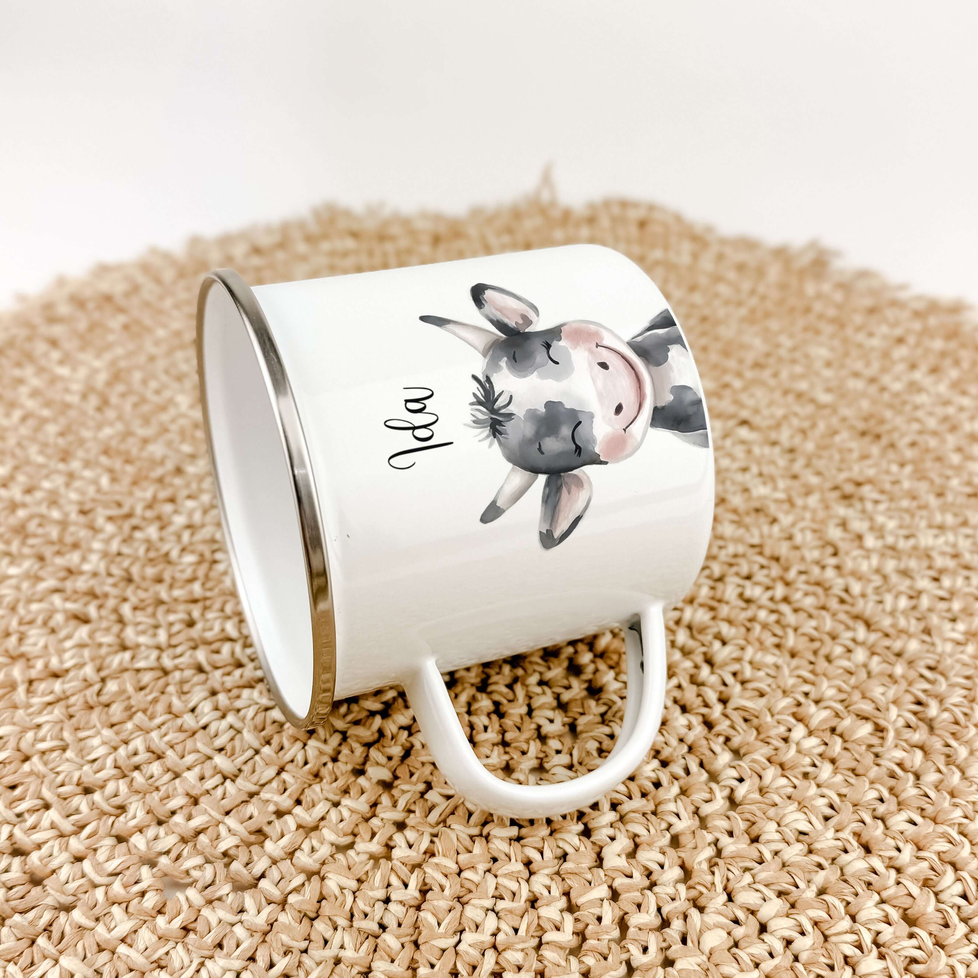 Emaille Tasse Kuh Portrait-famprints-Emaille Tasse-Entdecke die kreative Emaille Tasse Kuh Portrait – das ideale Geschenk für kleine Tierliebhaber und viele besondere Anlässe wie Einschulung, Geburtsfeiern oder Weihnachten. Diese Emaille Tasse personalisi